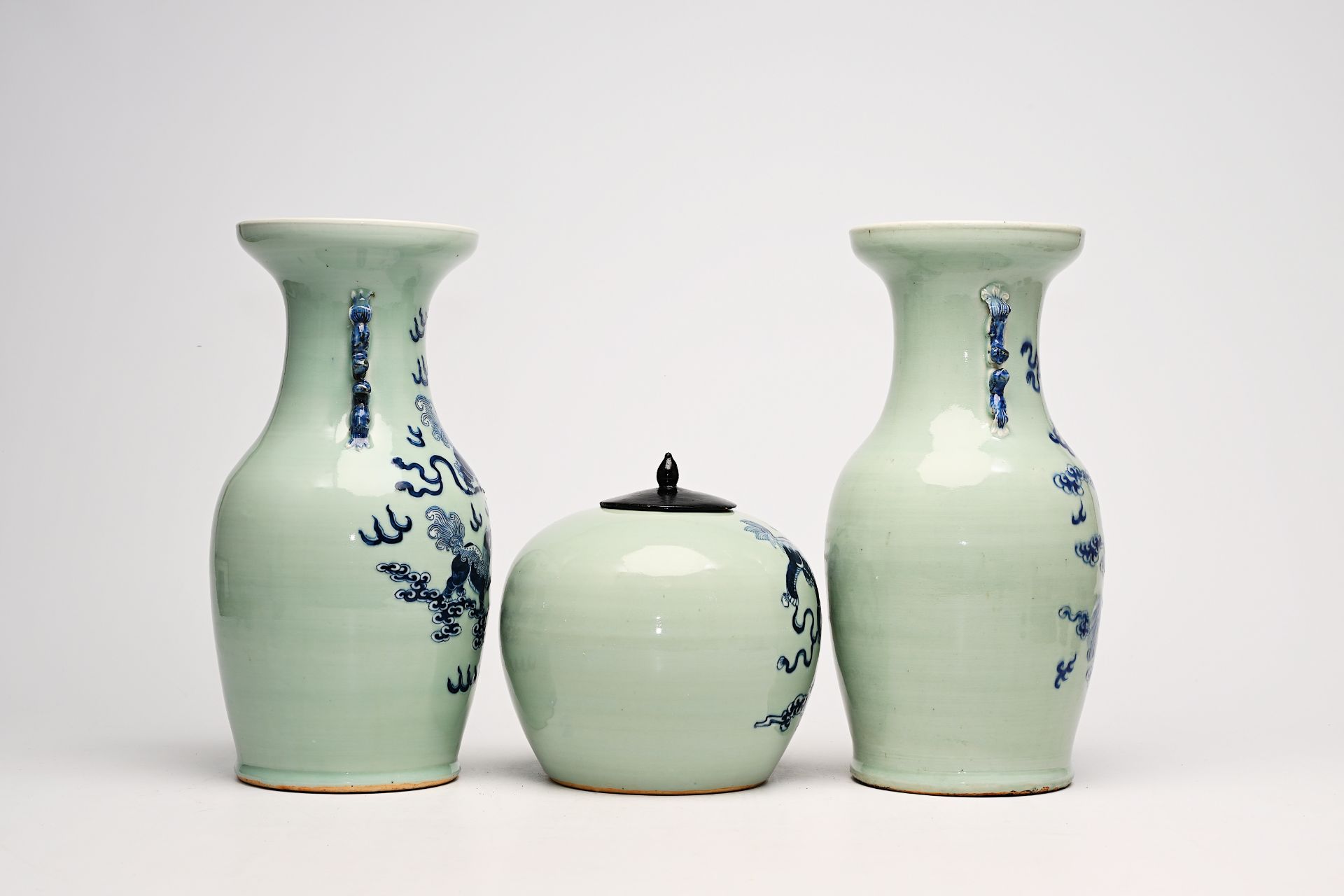 Two Chinese blue and white celadon ground vases and a jar and cover with Buddhist lions and a qilin, - Bild 10 aus 14