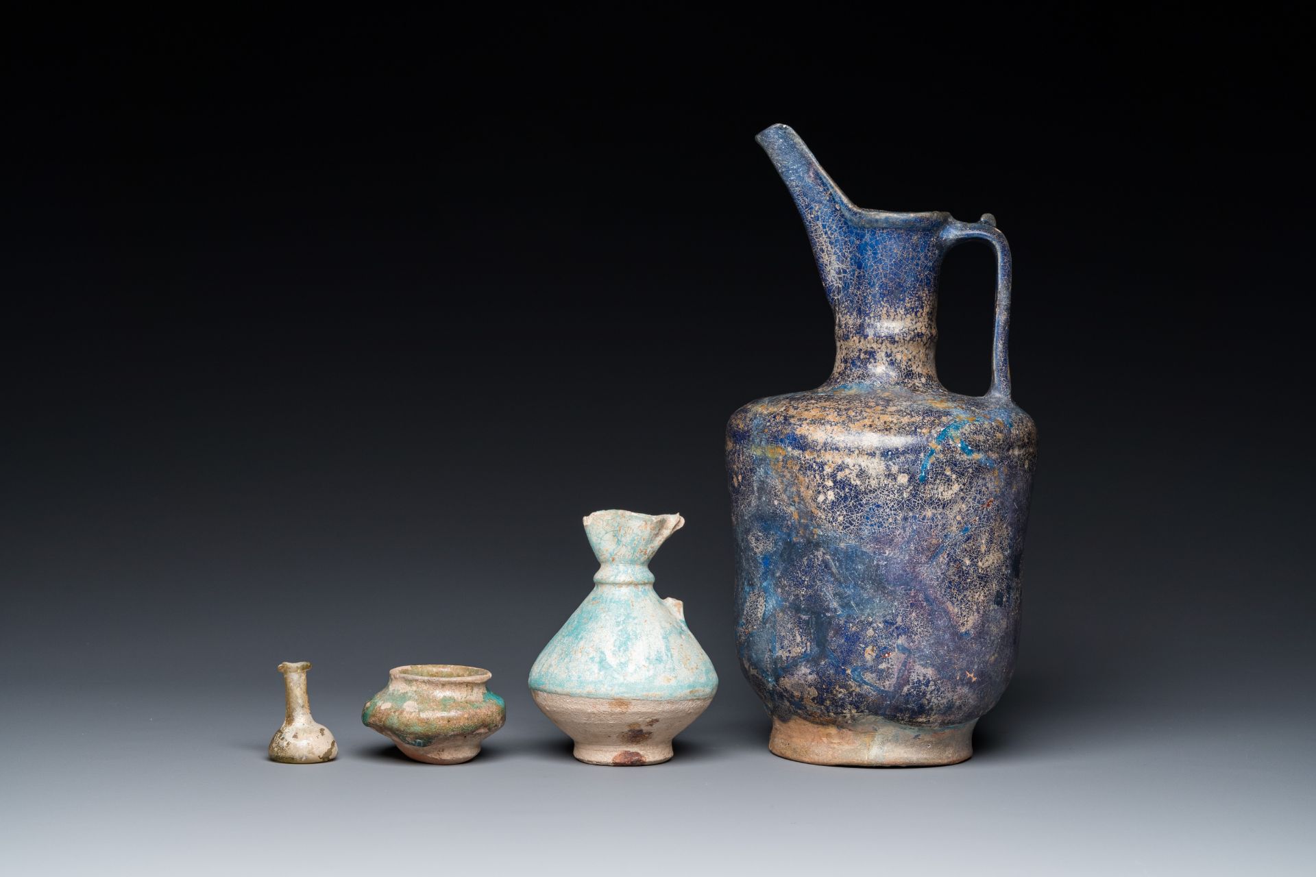 Twelve Ottoman and Persian pottery wares, 13th C. and later - Bild 19 aus 34