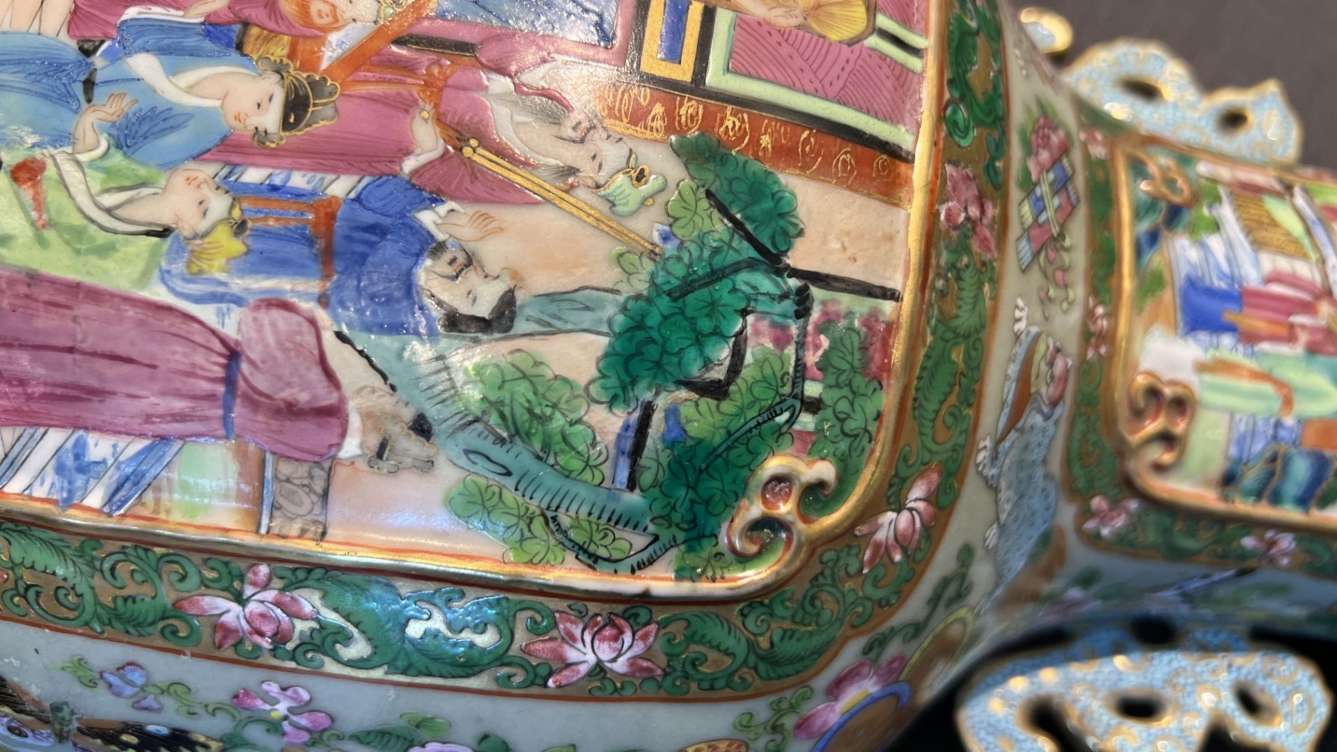 A pair of Chinese Canton famille rose celadon ground vases with palace scenes, animals and antiquiti - Image 54 of 64