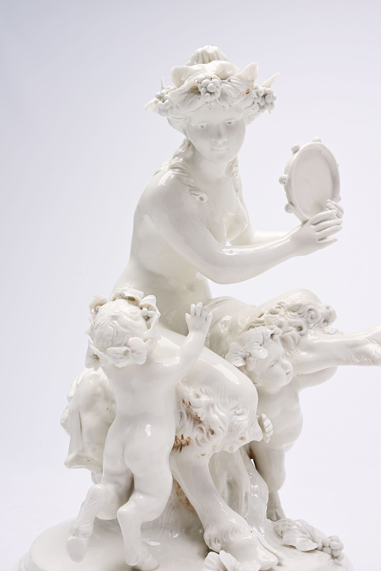 Clodion (1738-1814, after): An Italian playful porcelain group with music-making and dancing satyrs, - Bild 10 aus 14