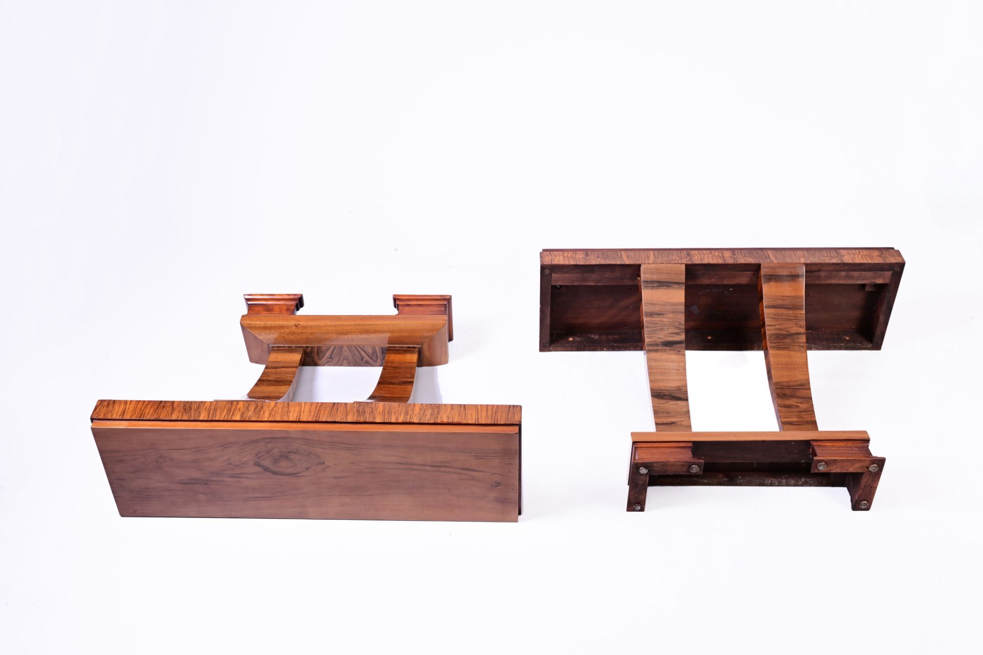 A pair of veneered wooden Art Deco style wall consoles, 20th C. - Bild 3 aus 4