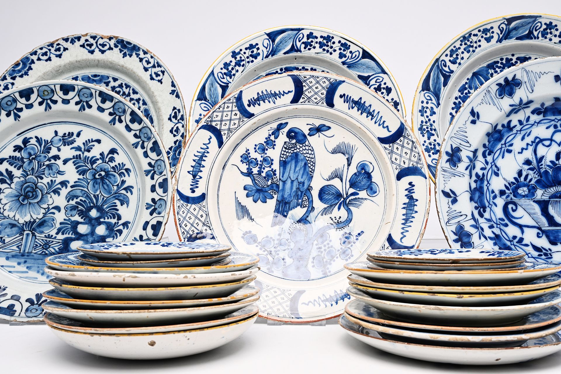 Twenty-six Dutch Delft blue and white dishes and plates, 18th C. - Image 8 of 10