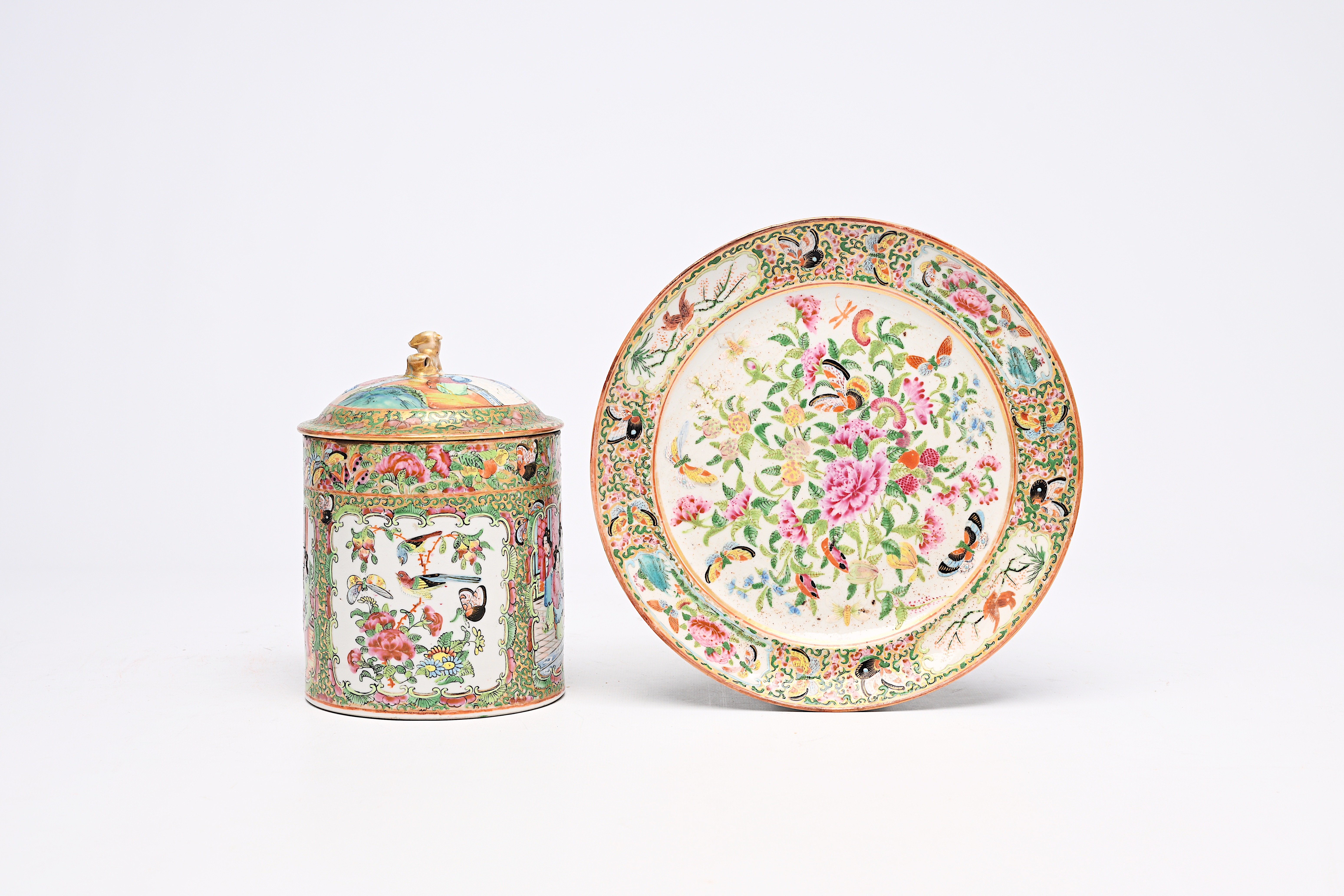 Five Chinese Canton famille rose plates and a jar and cover with palace scenes and floral design, 19 - Image 6 of 8