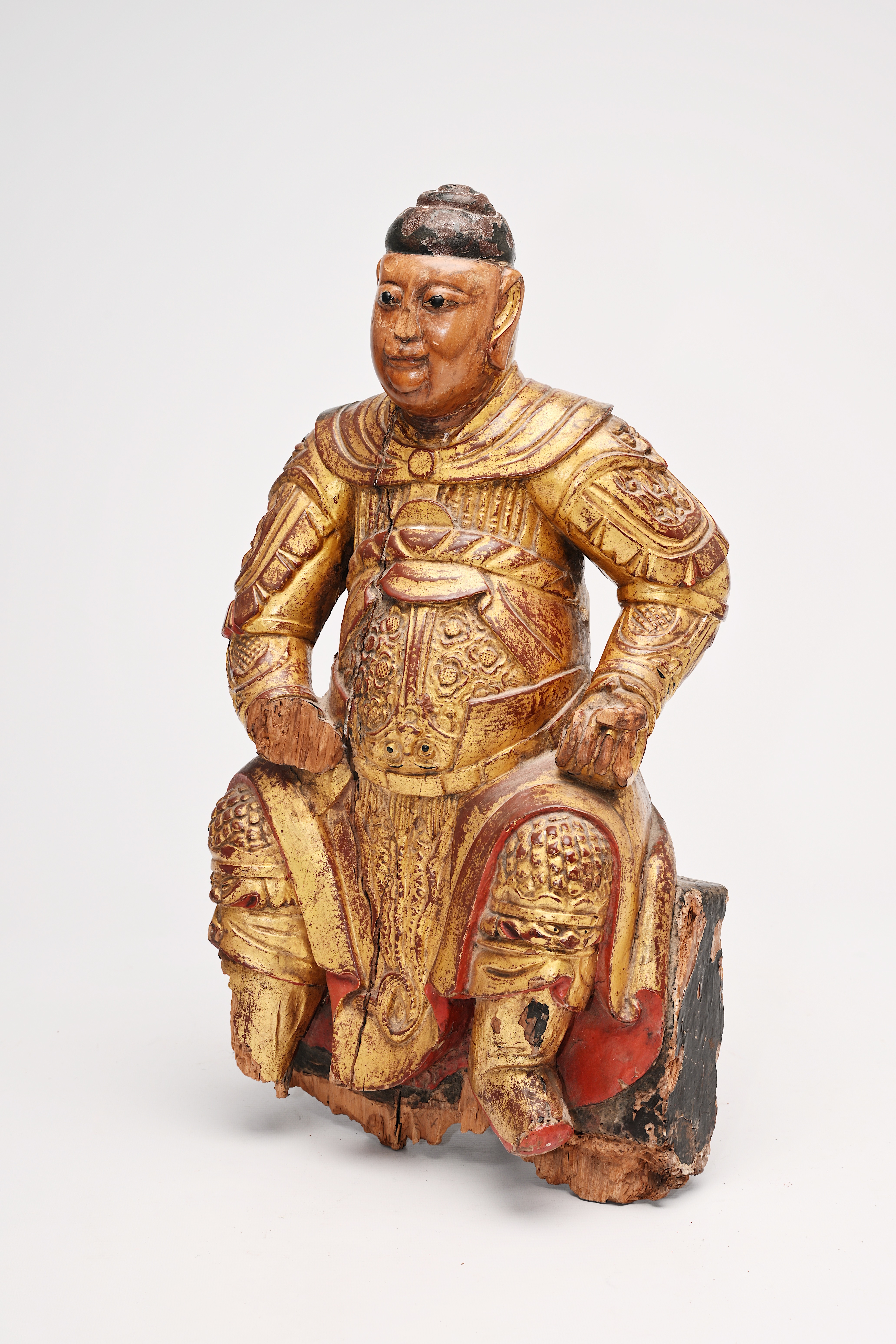 A carved, gilt and polychrome painted wood guardian figure, China, probably 17th C. - Image 6 of 9