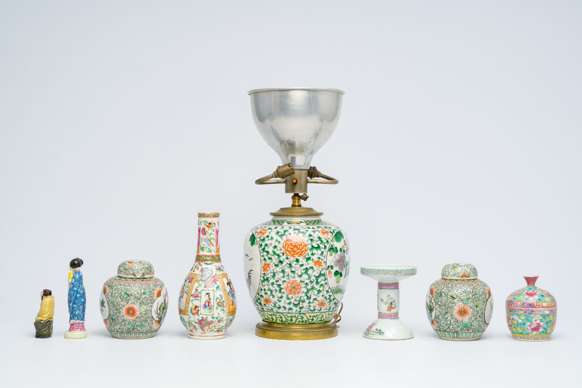 A varied collection of Chinese porcelain, 19th/20th C. - Bild 6 aus 26