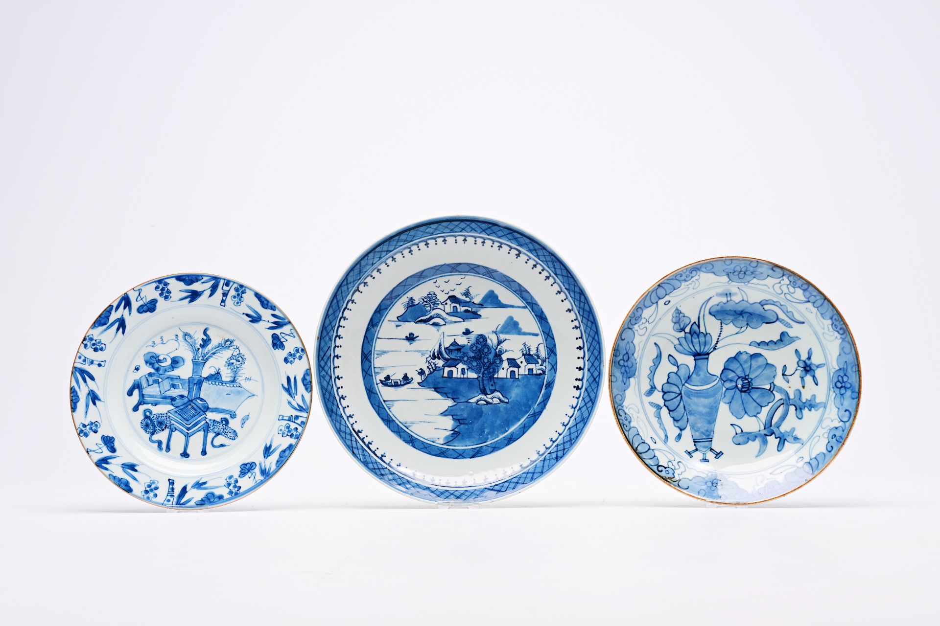 A varied collection of Chinese blue and white porcelain, Kangxi and later - Image 8 of 12