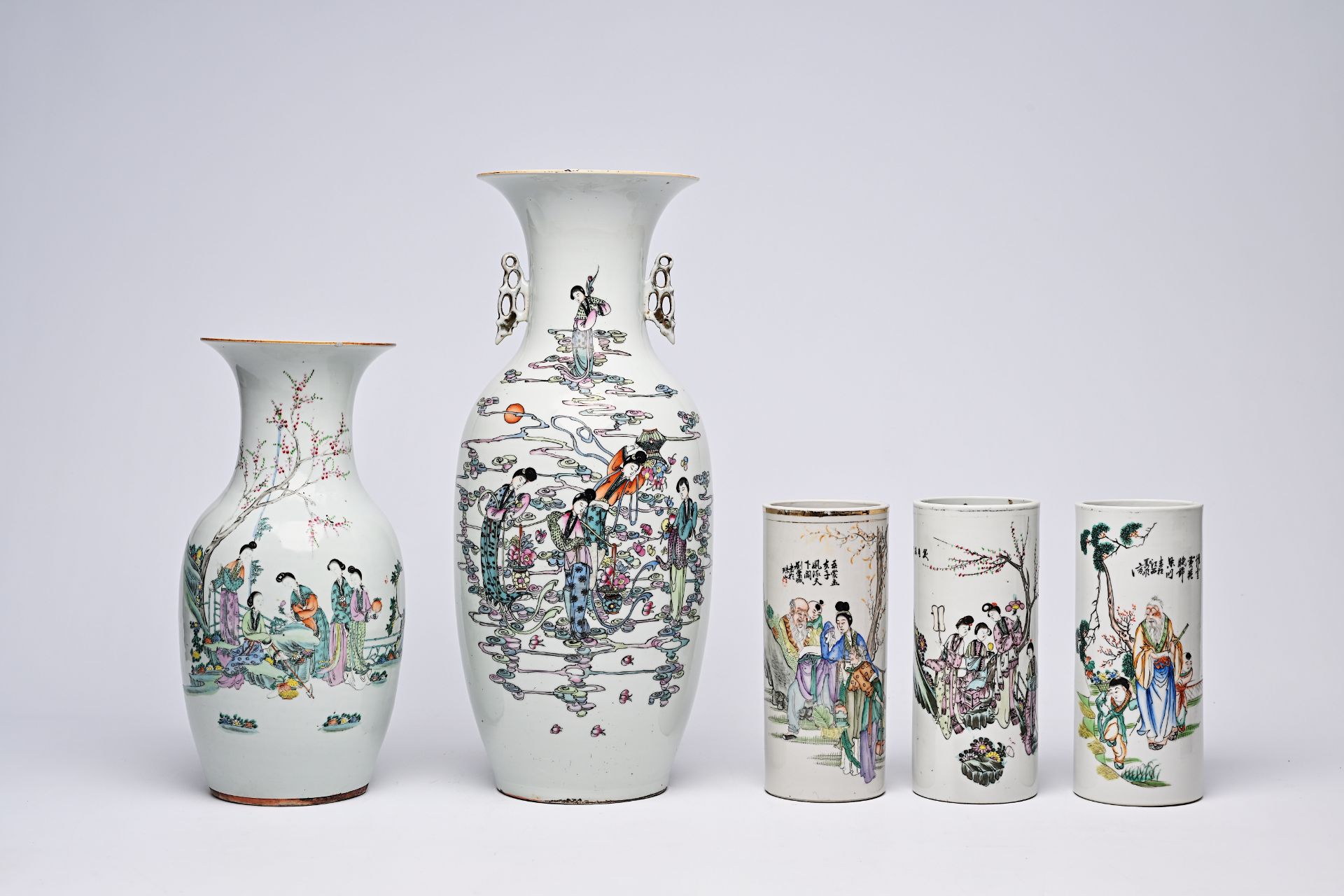 Five Chinese famille rose and qianjiang cai vases and hat stands with figurative design, 19th/20th C