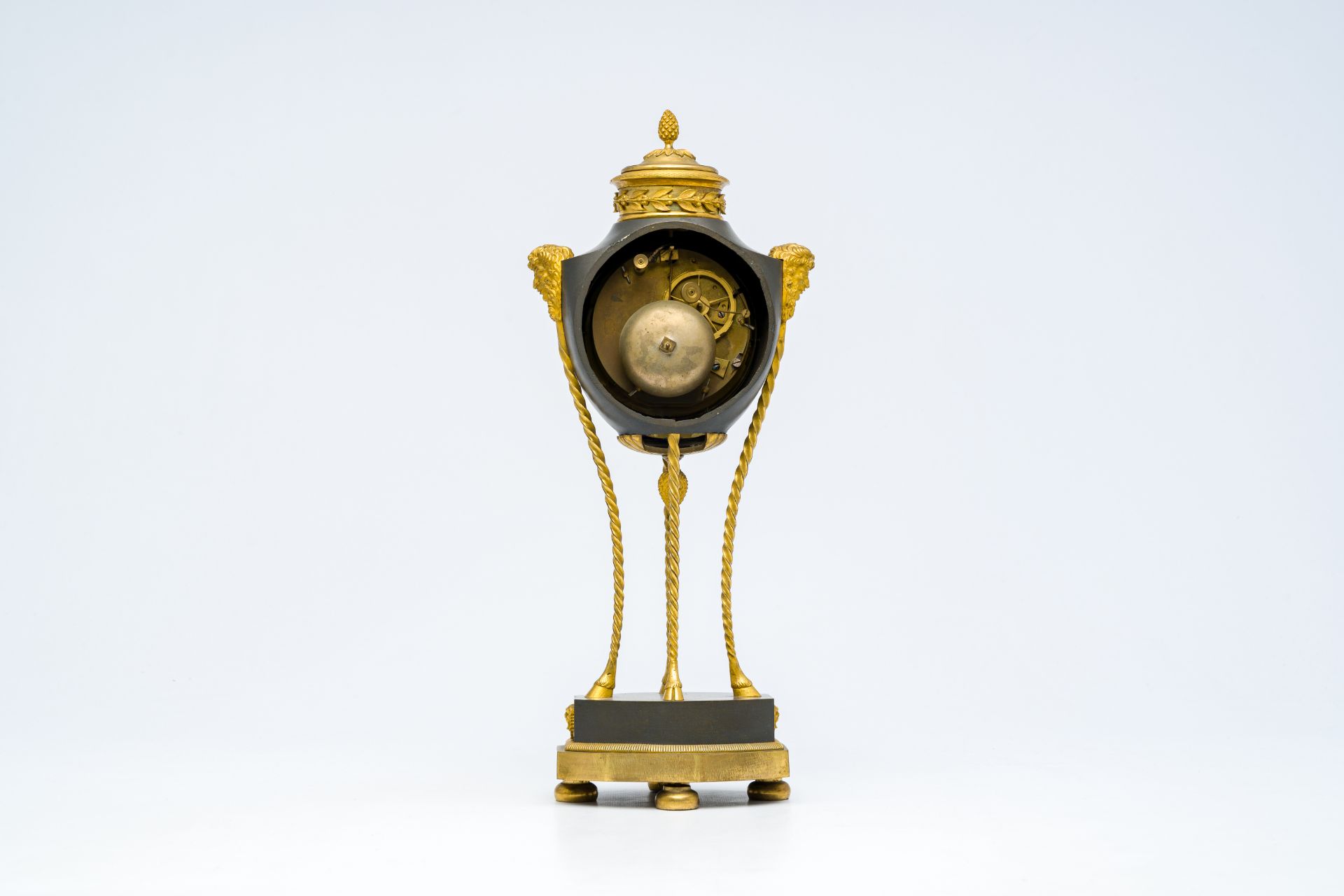 An elegant French Neoclassical patinated and gilt bronze mantel clock with mascarons, 19th C. - Image 5 of 9