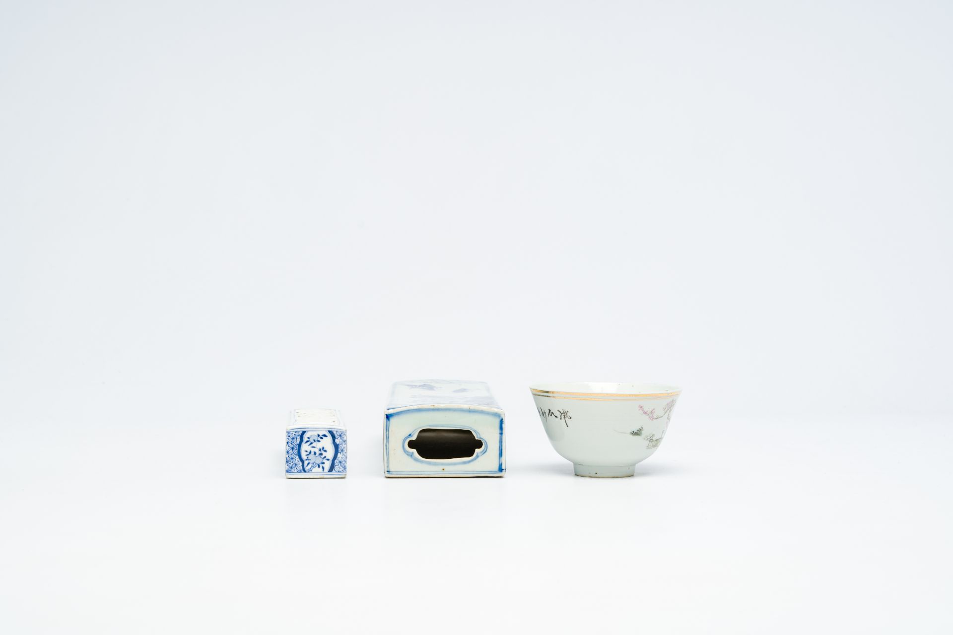 A varied collection of Chinese blue and white, famille rose and verte porcelain, Kangxi and later - Image 10 of 19