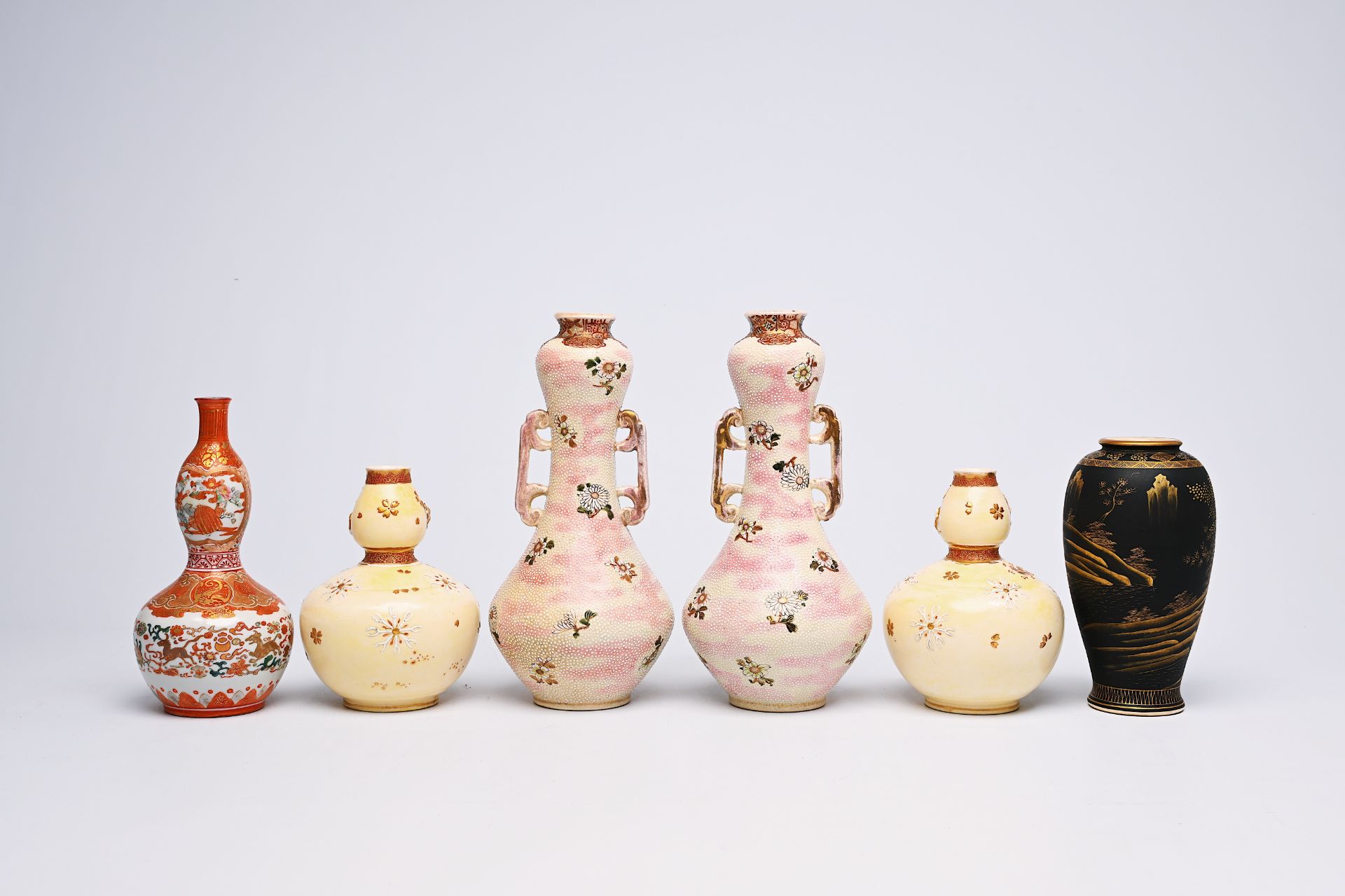 An extensive collection of Japanese Satsuma and Kutani porcelain, Meiji/Showa, 19th/20th C. - Bild 7 aus 30