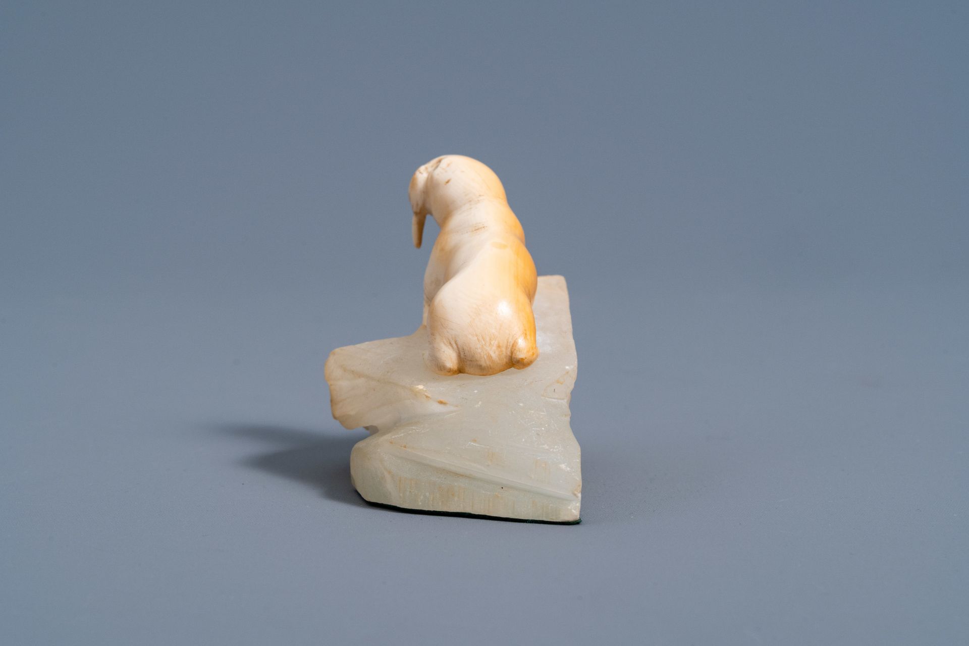 European school: A carved ivory figure of a walrus sitting on a gemstone ice floe, late 19th C. - Image 5 of 11