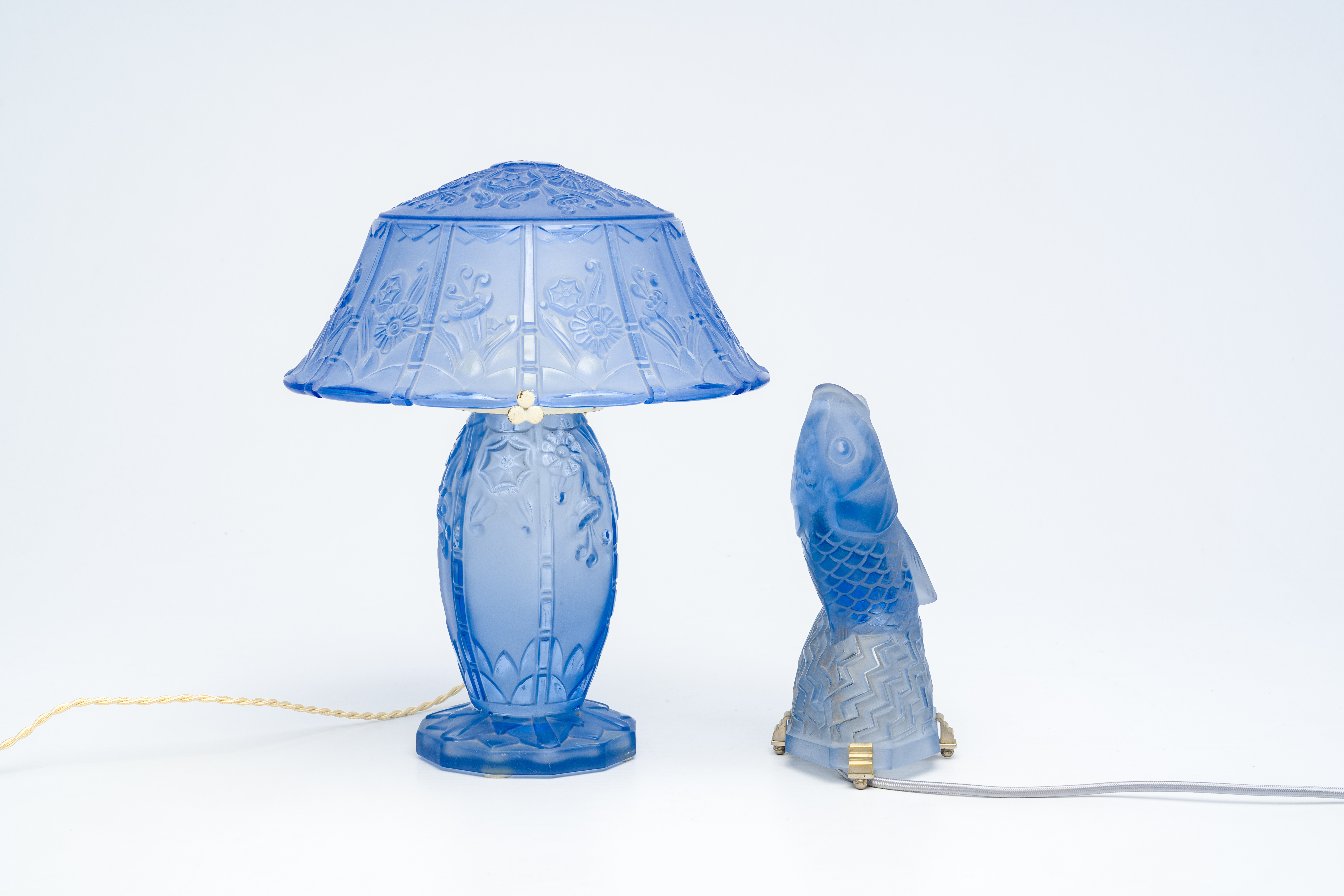 Pierre D'avesn and Lorrain Nancy, France: Two Art Deco lamps in blue glass - Image 2 of 10