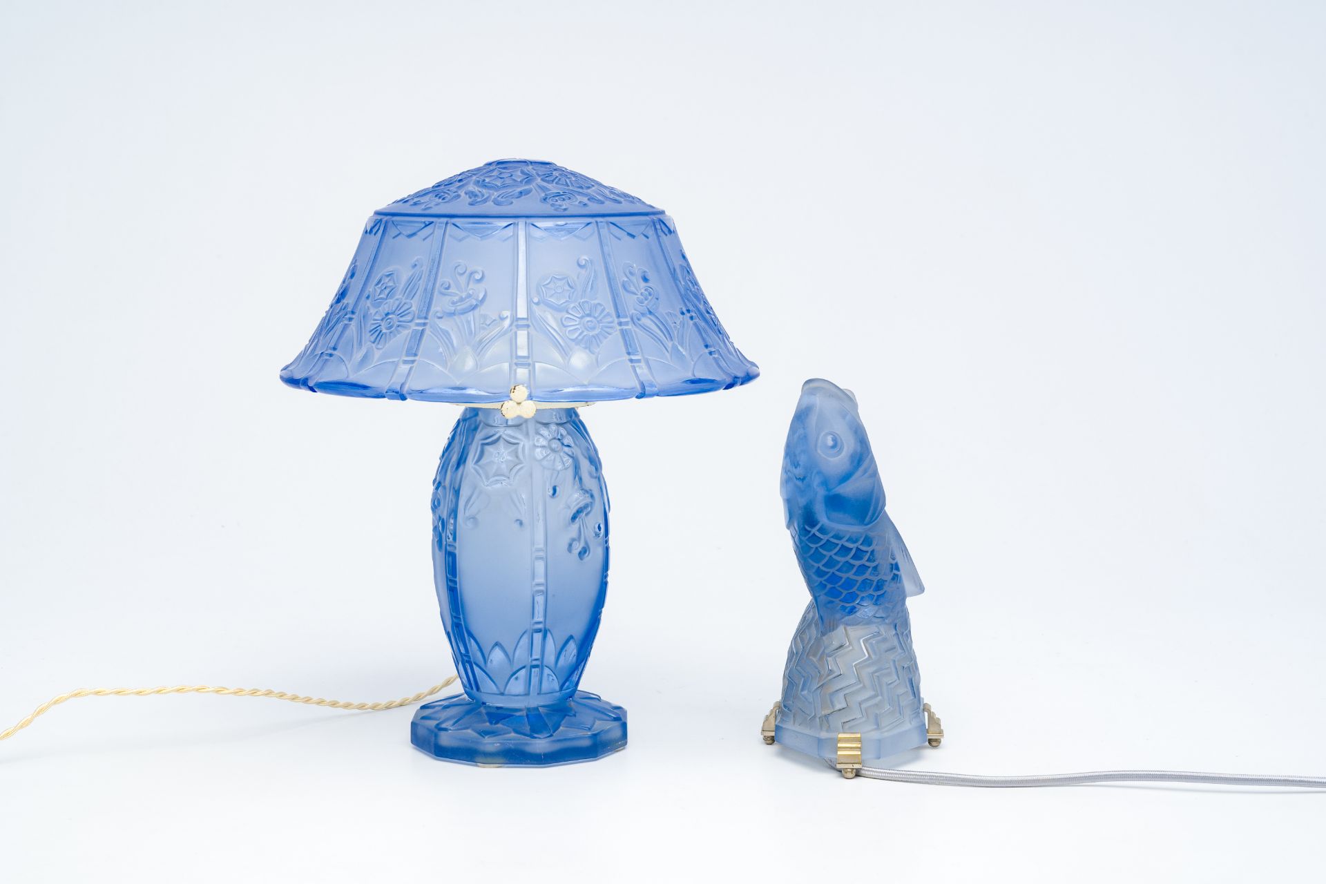 Pierre D'avesn and Lorrain Nancy, France: Two Art Deco lamps in blue glass - Bild 2 aus 10