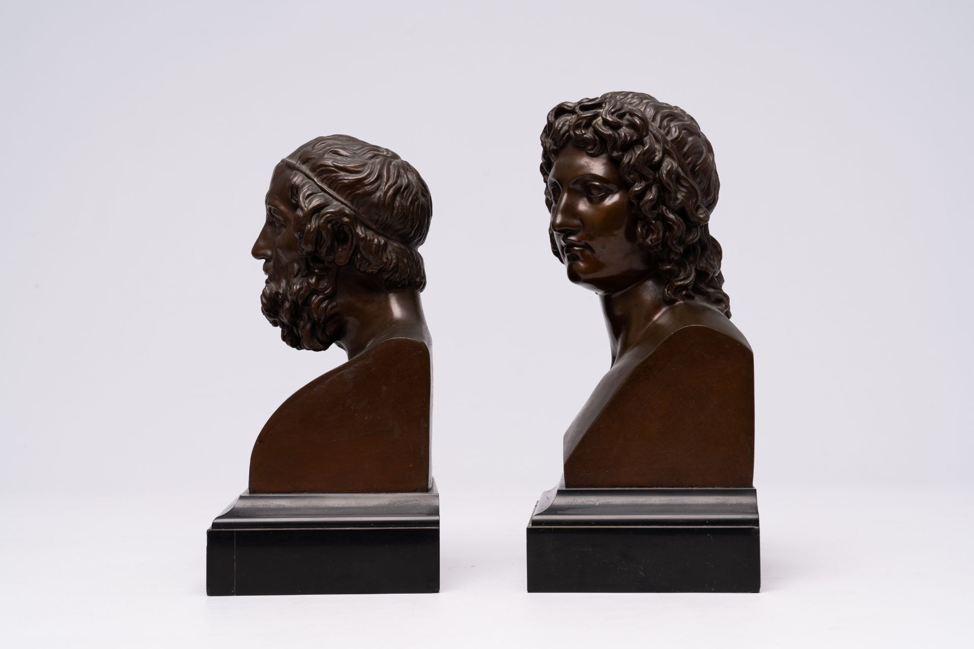 French school: Two busts after the antique, a.o. Homer, patinated bronze on a black marble base, fou - Bild 10 aus 14