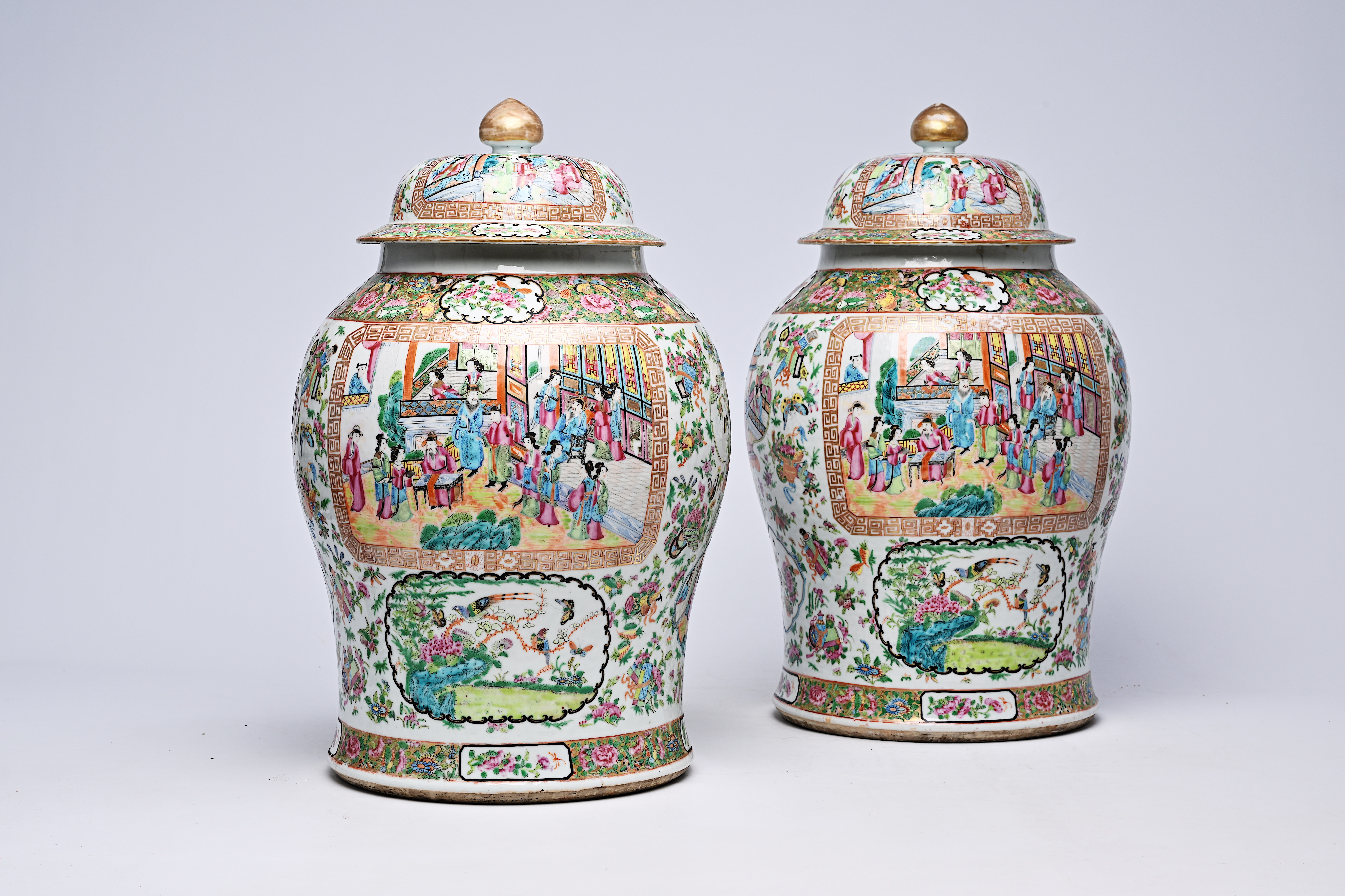 A pair of Chinese Canton famille rose vases and covers with palace scenes and birds and butterflies - Image 10 of 12