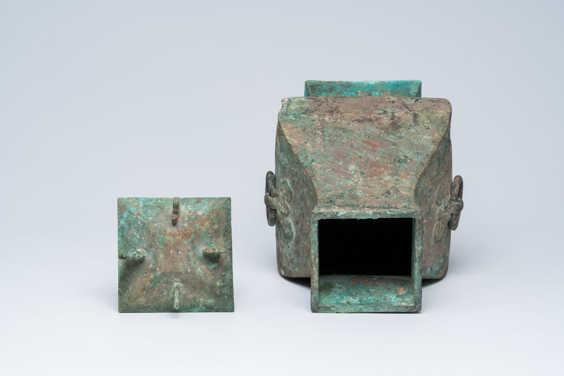 A Chinese bronze 'Fang' vase and cover, Han - Image 6 of 9