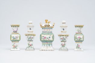 A Chinese five piece famille rose altar garniture, 19th/20th C.