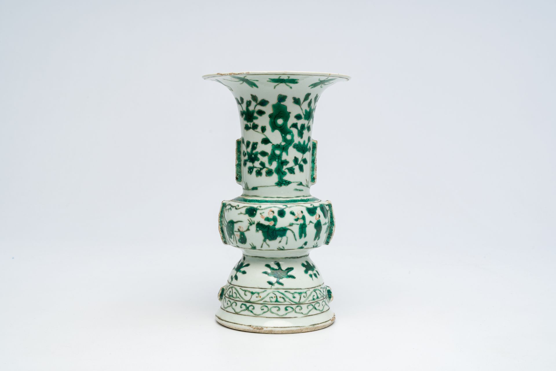 A Chinese famille verte 'zun' vase, 19th C. - Image 3 of 6