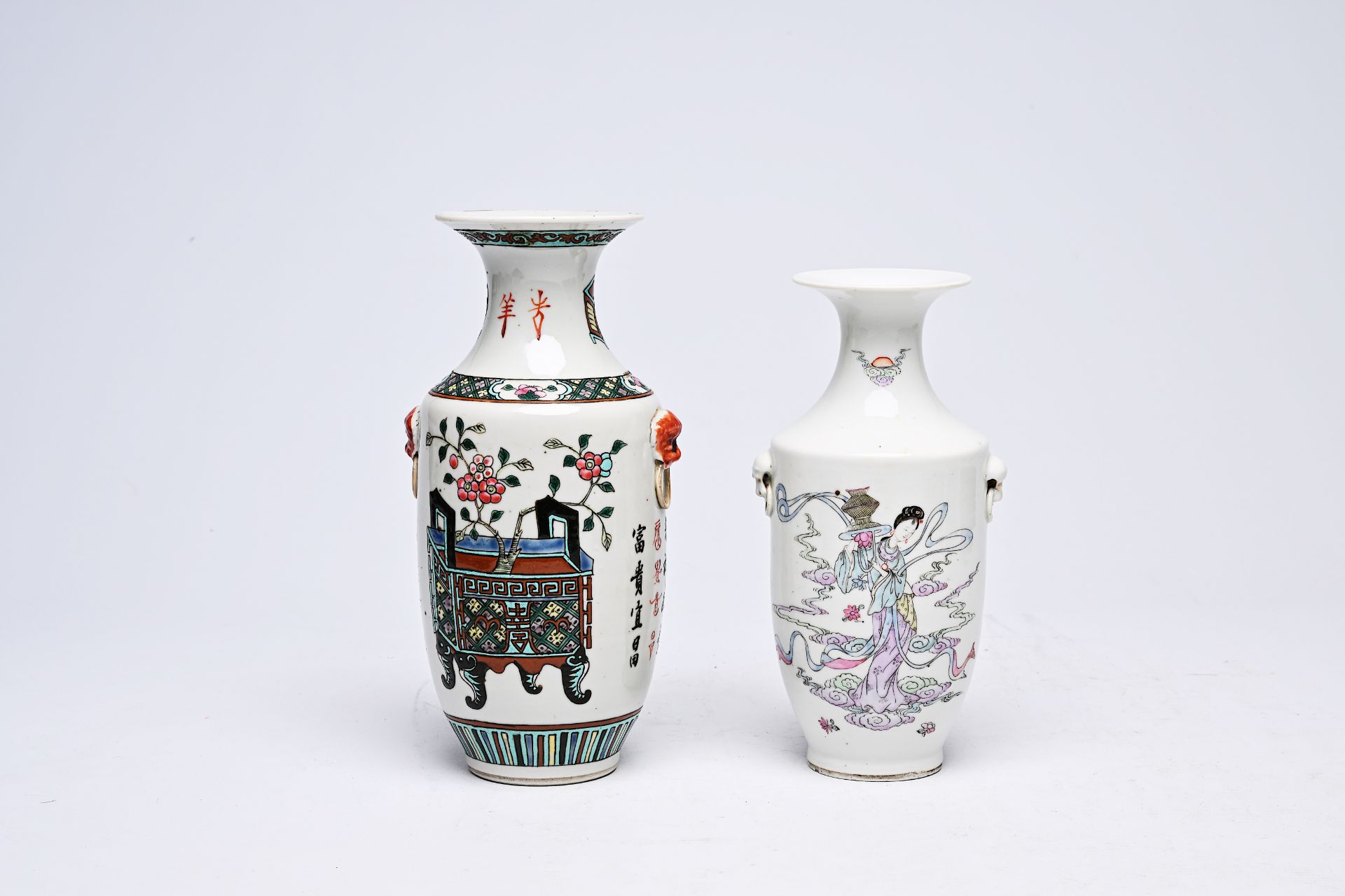 Two Chinese famille rose vases and three cases with ink stones, 19th/20th C. - Image 4 of 29