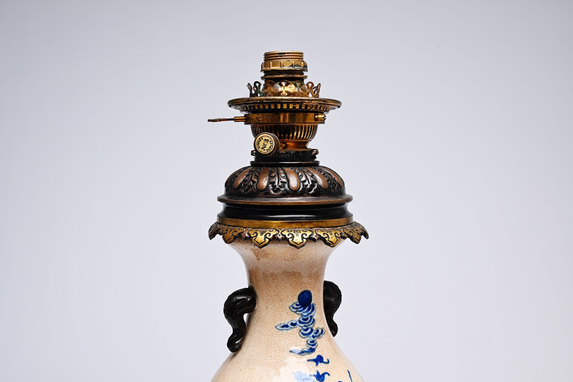 A Chinese blue and white Nanking crackle glazed vase with an immortal and his servant mounted as a l - Bild 17 aus 20