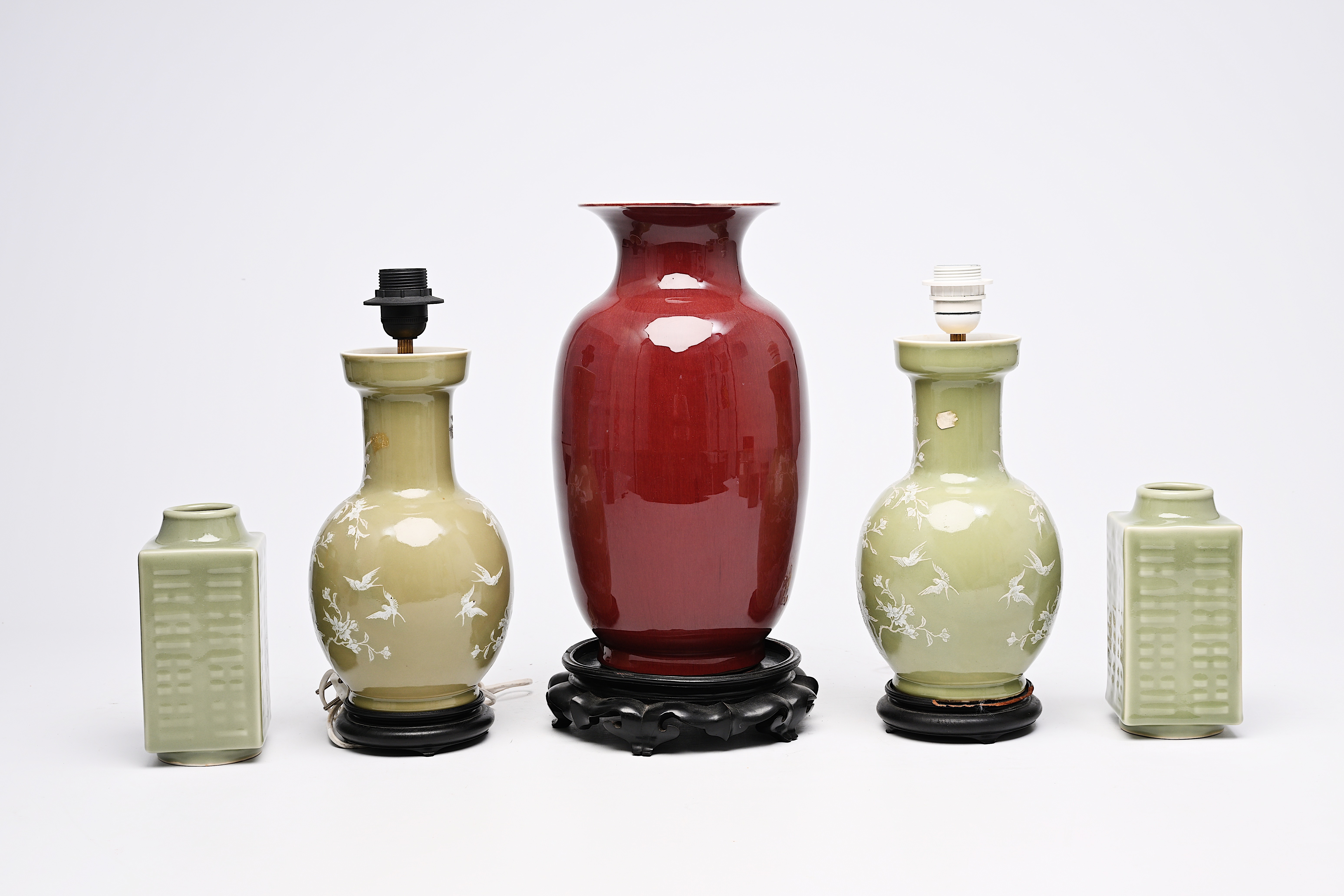 A varied collection of Chinese monochrome porcelain vases, 20th C. - Image 7 of 14