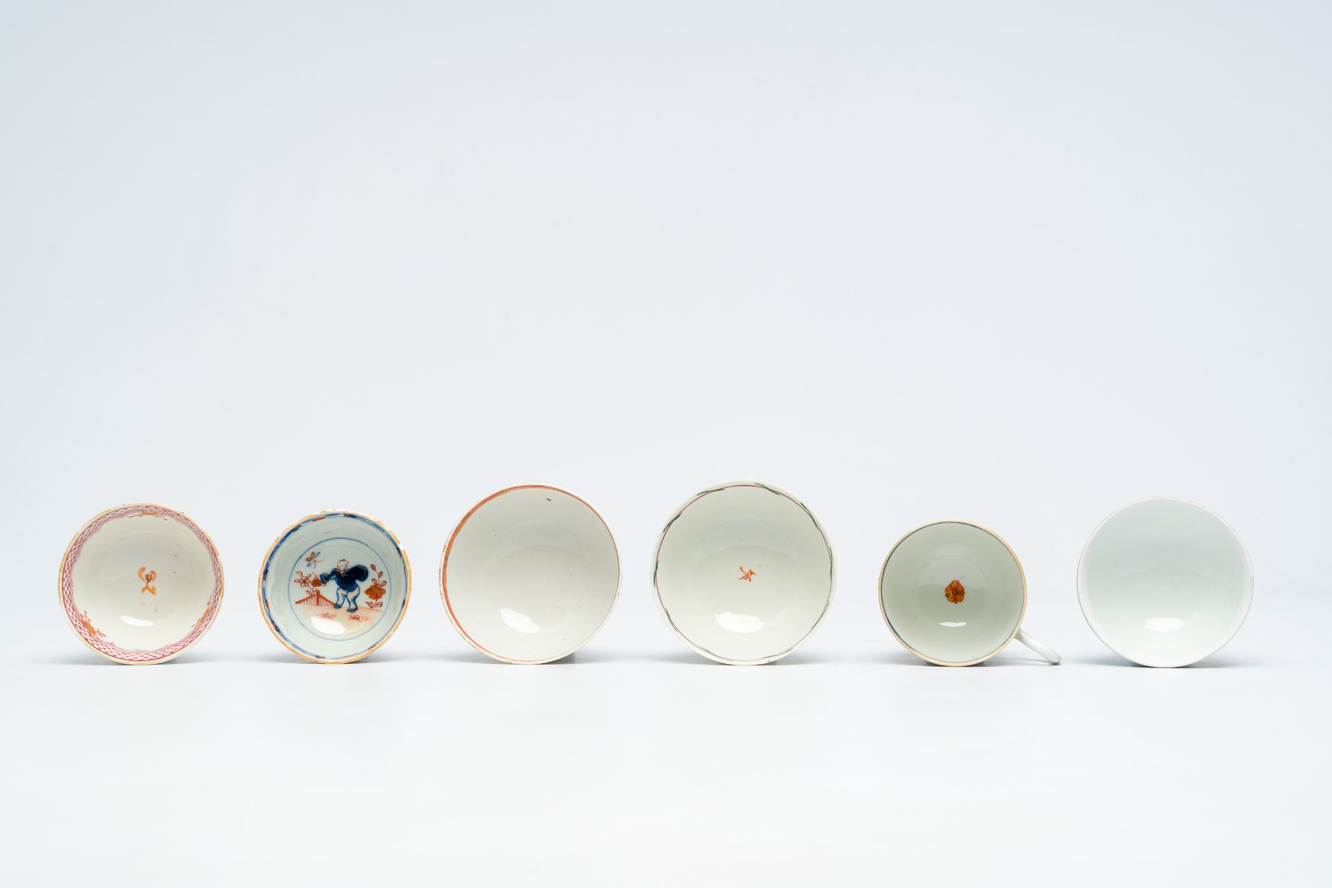 A varied collection of Chinese famille rose, verte, Imari style, iron-red and monochrome porcelain, - Image 16 of 17
