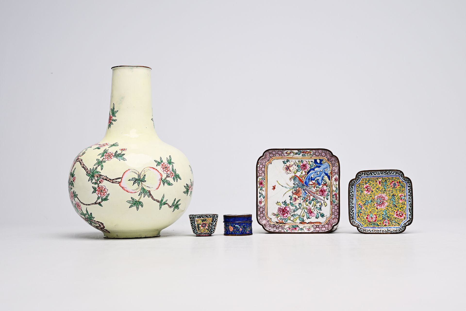 Five various Chinese Canton enamel pieces, Qing/Republic - Image 3 of 6