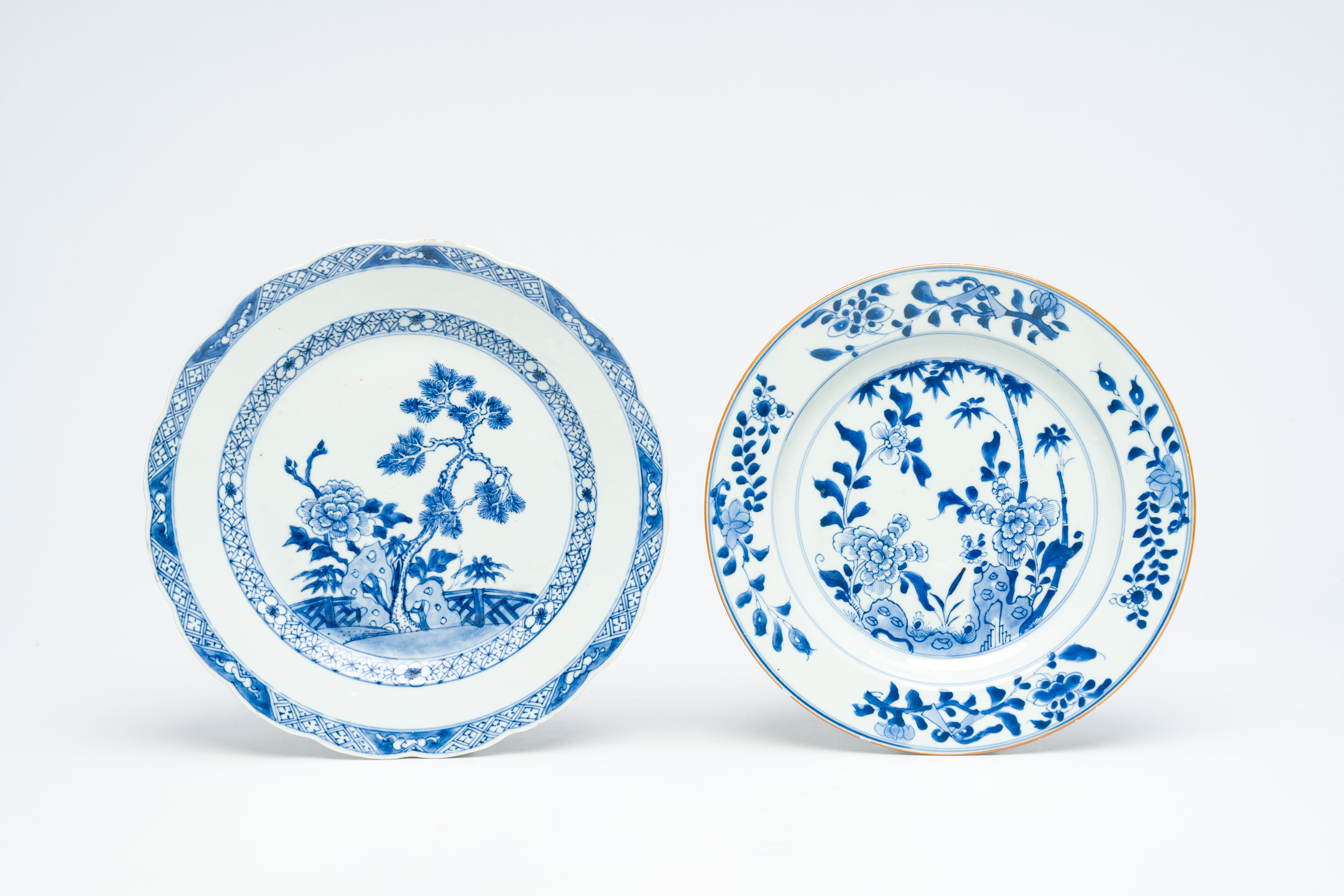 Nine Chinese blue and white plates with floral design and animated river landscapes, Yongzheng/Qianl - Image 2 of 7