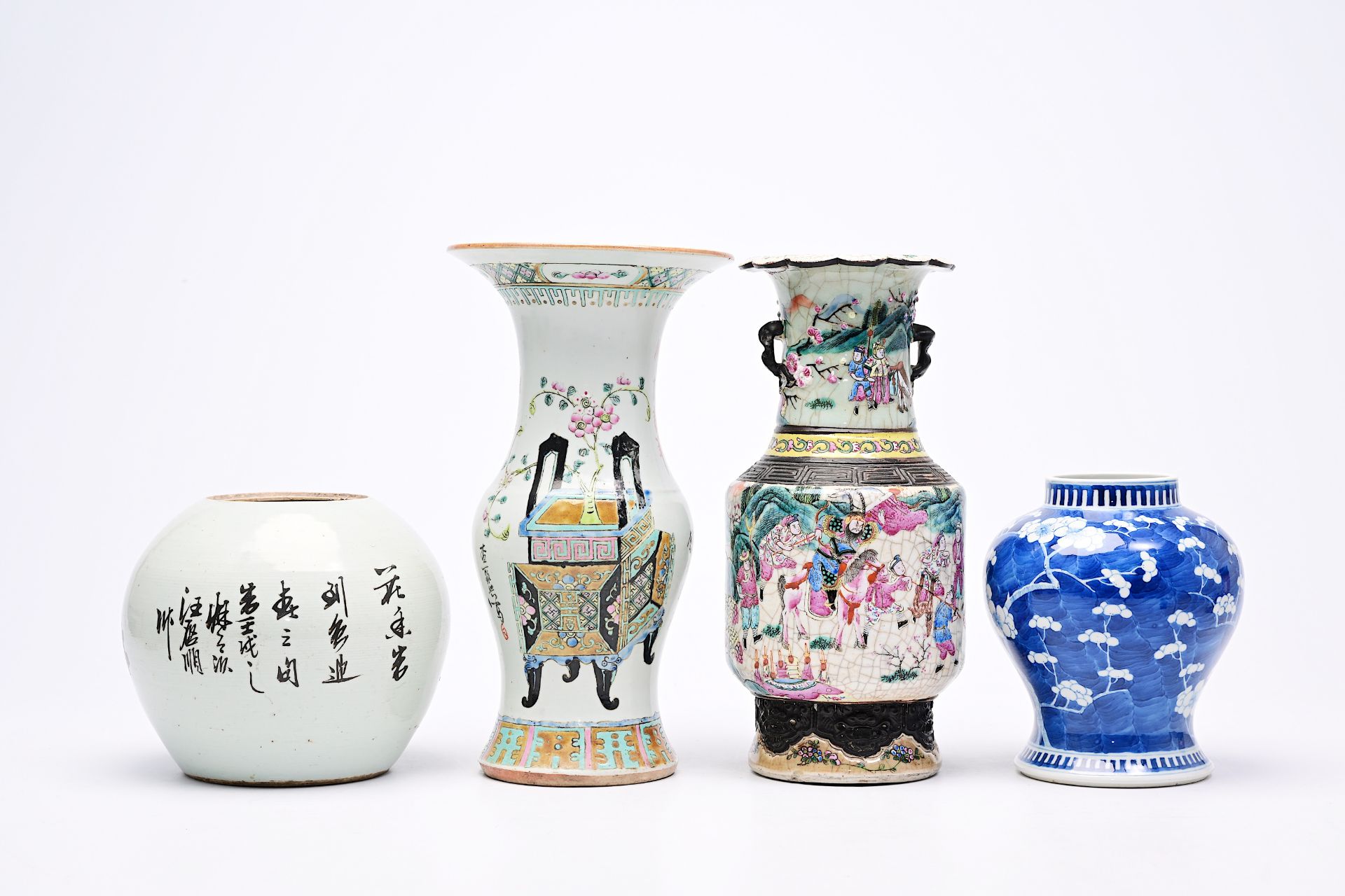 A varied collection of Chinese famille rose, verte and blue and white porcelain, 19th/20th C. - Image 22 of 48