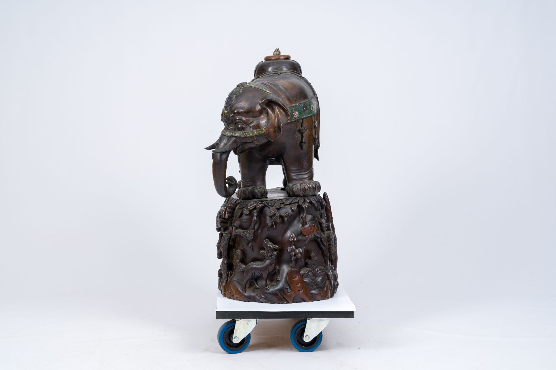 A large Japanese bronze and champleve enamel elephant on a carved wood base, Meiji, 19th C. - Image 3 of 11