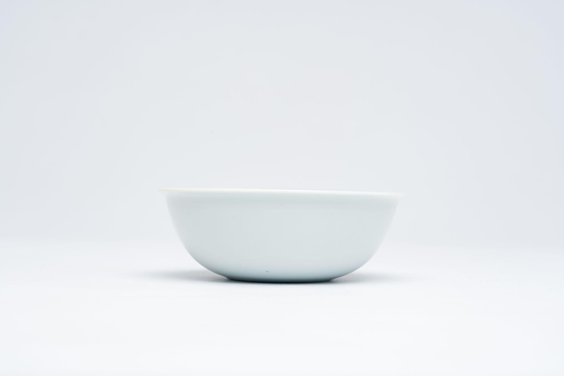 A Chinese blue and white 'dragon' bowl, Wanli mark but probably later - Image 6 of 8