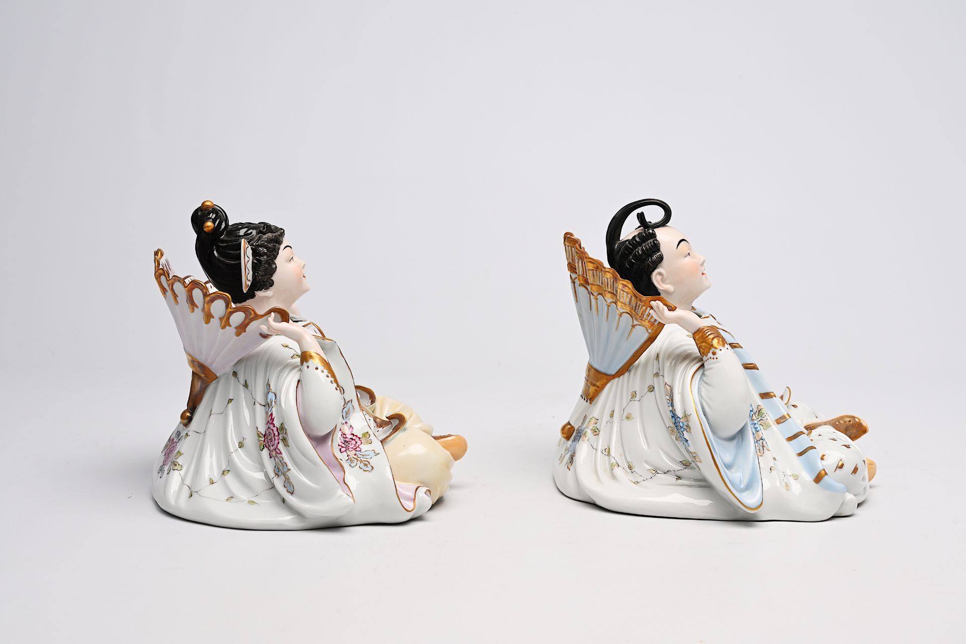 A pair of polychrome decorated Scheibe-Alsbach porcelain nodding-head mandarin figures, Kister mark, - Bild 2 aus 11