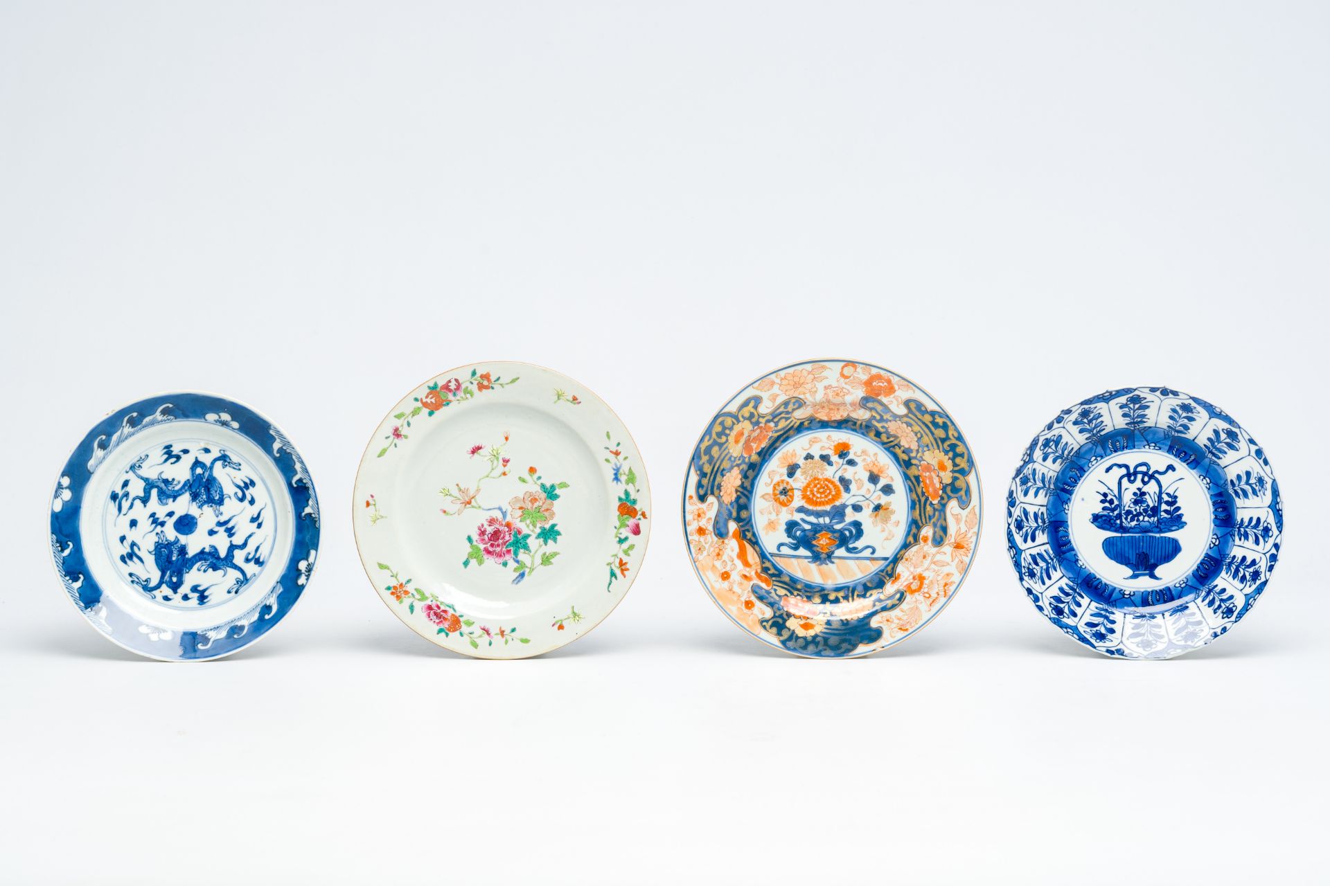 Five Chinese blue and white, famille rose and Imari-style plates, Kangxi/Qianlong - Bild 4 aus 5