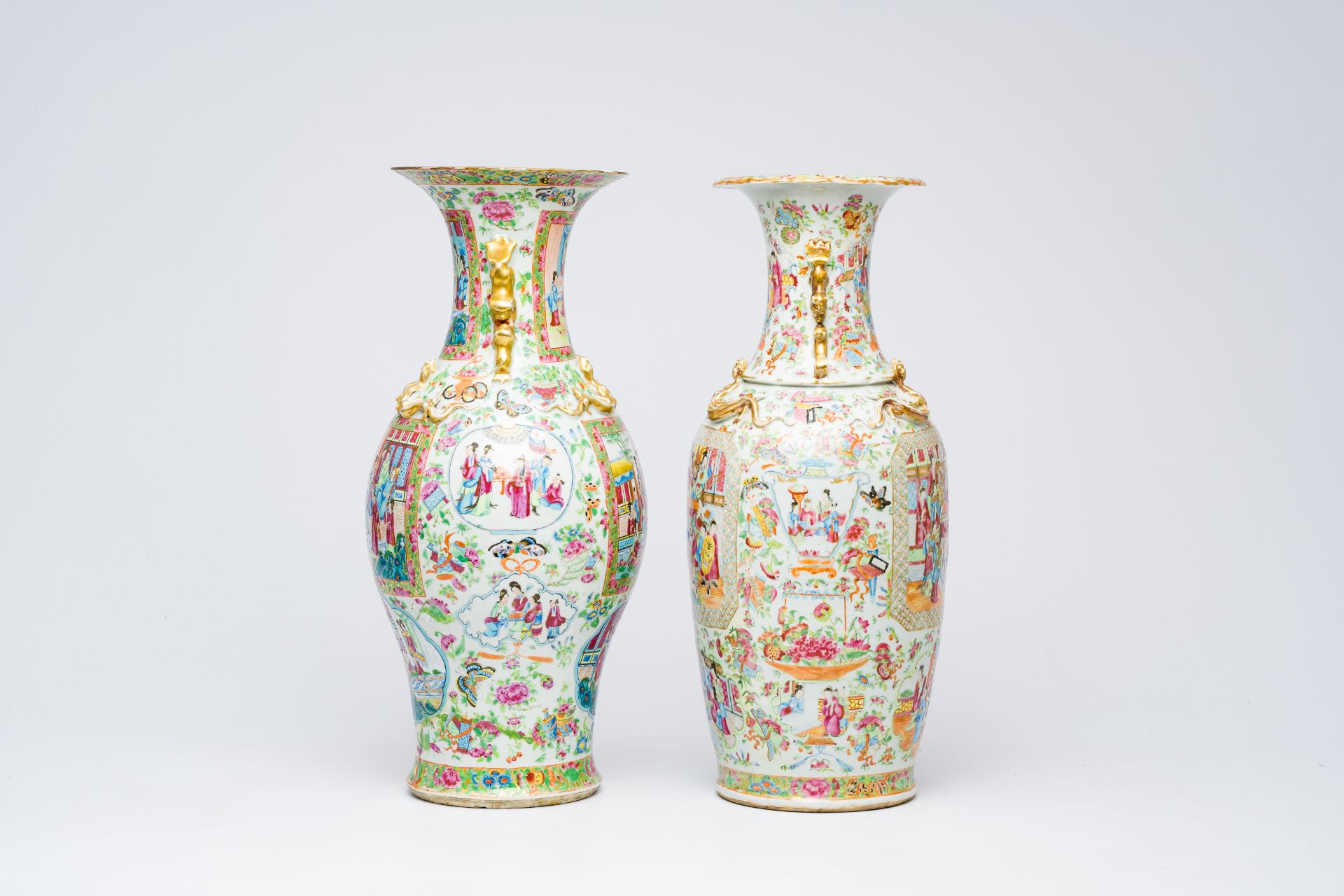 Two Chinese Canton famille rose vases with palace scenes and floral design, 19th C. - Bild 5 aus 9