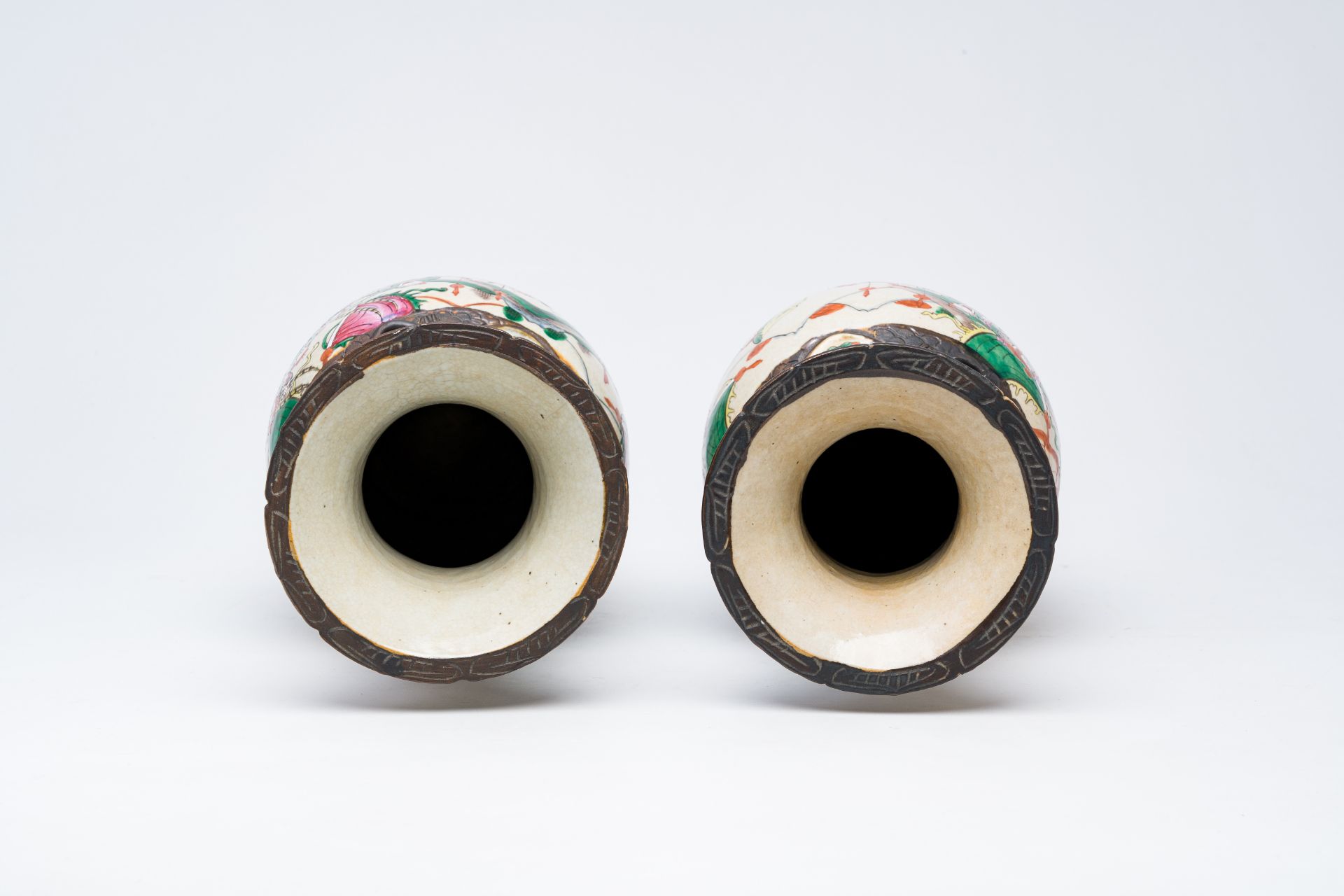 A pair of Chinese Nanking crackle glazed famille rose 'warrior' vases, 19th C. - Image 5 of 6