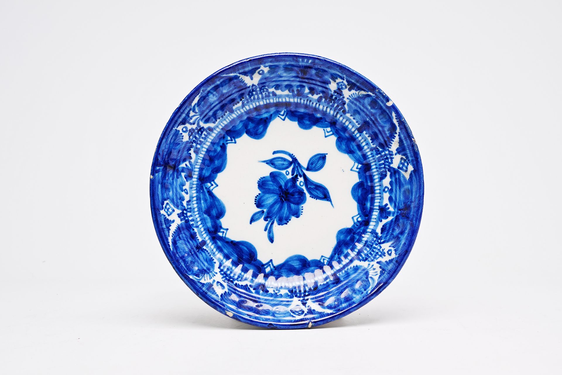 A varied collection of blue, white and polychrome earthenware items, Delft, France and Spain, 18th/1 - Image 16 of 18