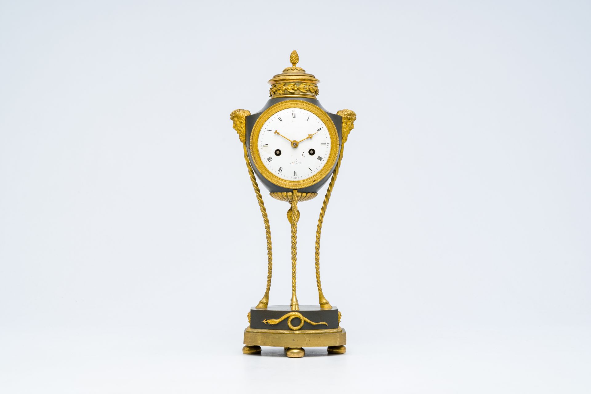An elegant French Neoclassical patinated and gilt bronze mantel clock with mascarons, 19th C. - Image 3 of 9