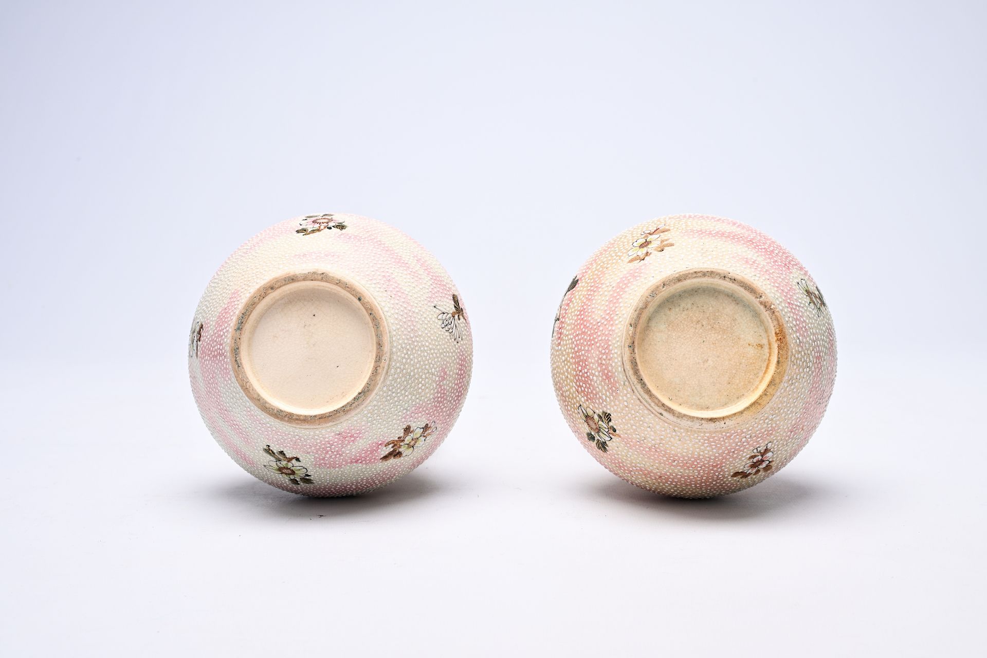 An extensive collection of Japanese Satsuma and Kutani porcelain, Meiji/Showa, 19th/20th C. - Bild 29 aus 30