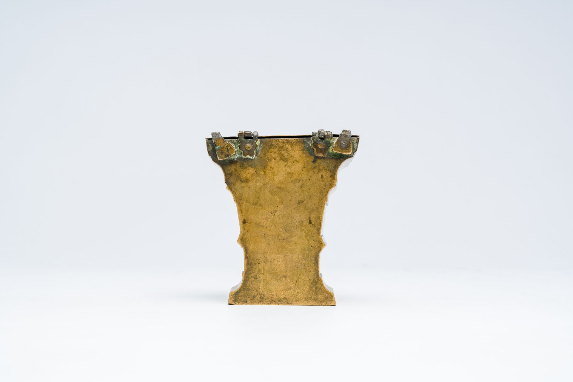 A Flemish bronze Gothic holy water font, 16th C. - Bild 6 aus 10