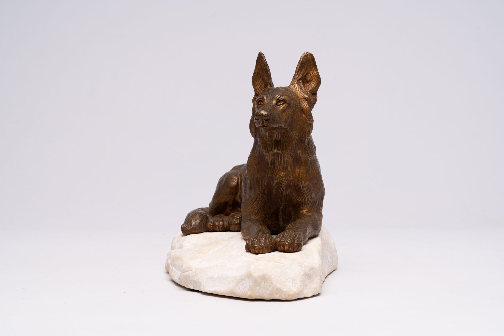 Bartelier (19th/20th C.): Sheepdog, brown patinated bronze on a white marble base - Image 3 of 8