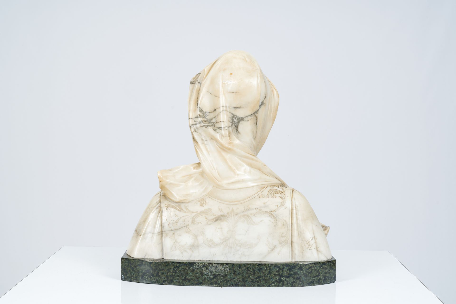 A. Cyprien (Adolfo Cipriani, 1857-1941): Bust of a lady, alabaster on a marble base - Bild 3 aus 5