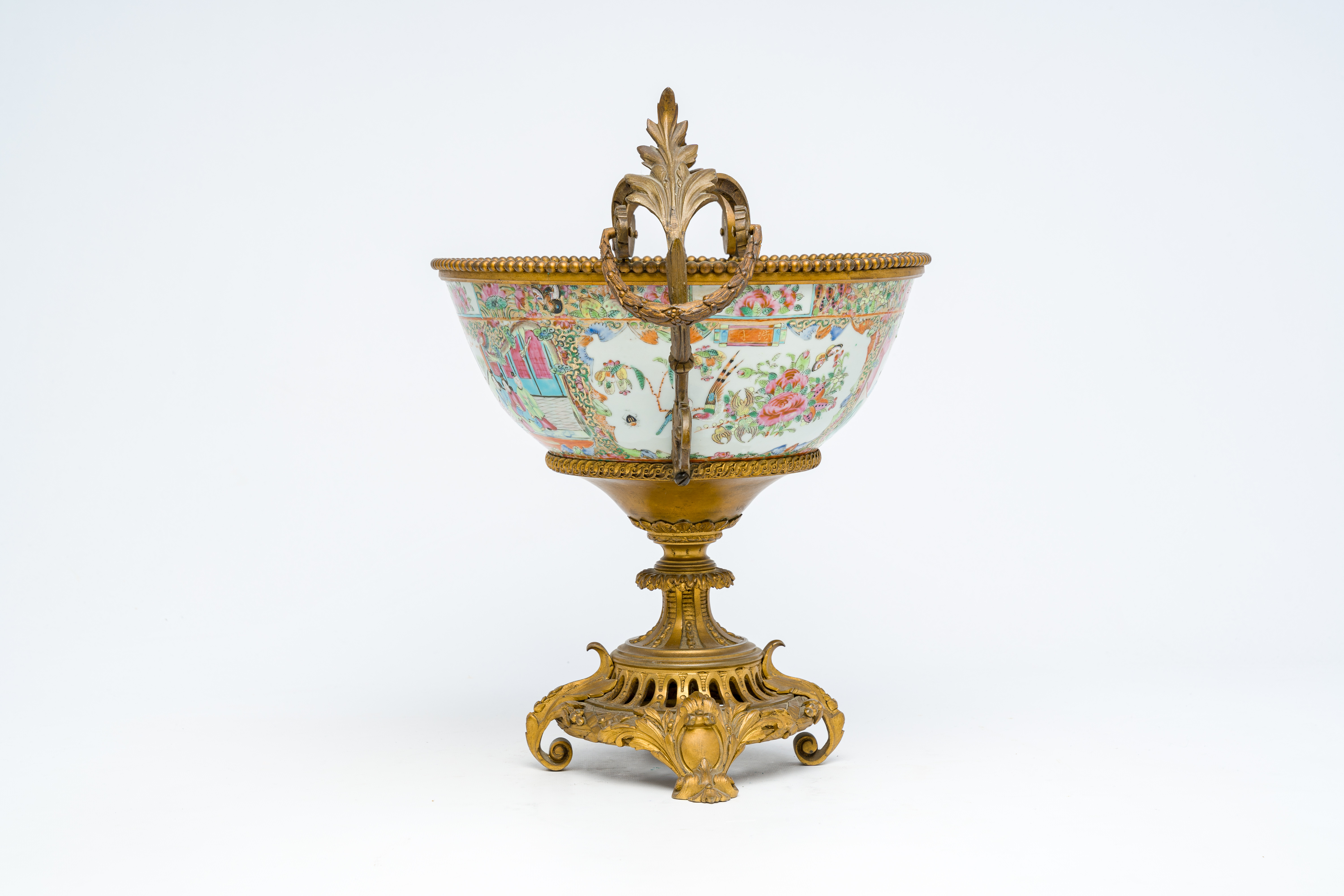 A Chinese Canton famille rose bowl with gilt bronze mounts, 19th C. - Image 5 of 7