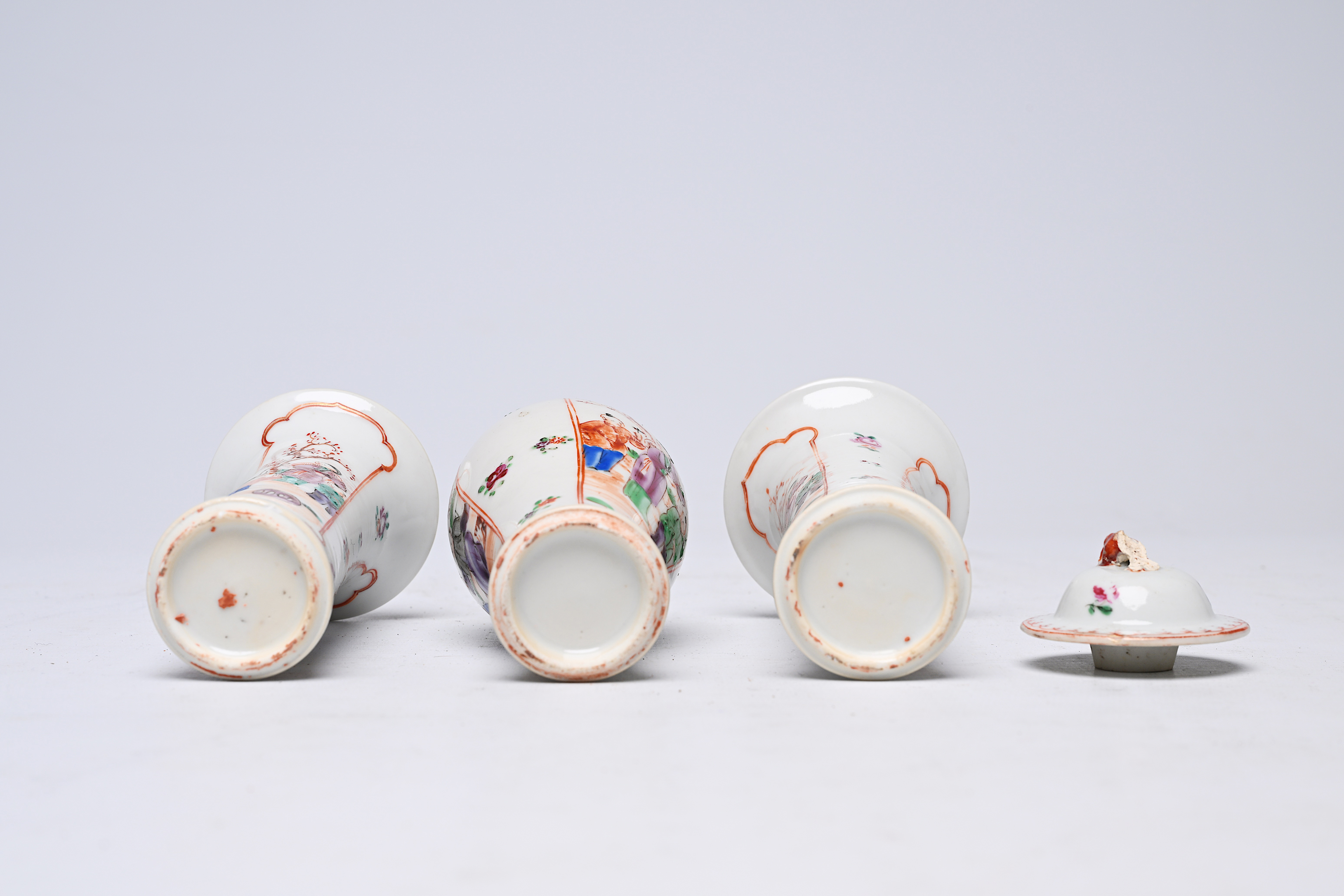 A Chinese famille rose three-piece 'mandarin subject' garniture, Qianlong - Image 4 of 6