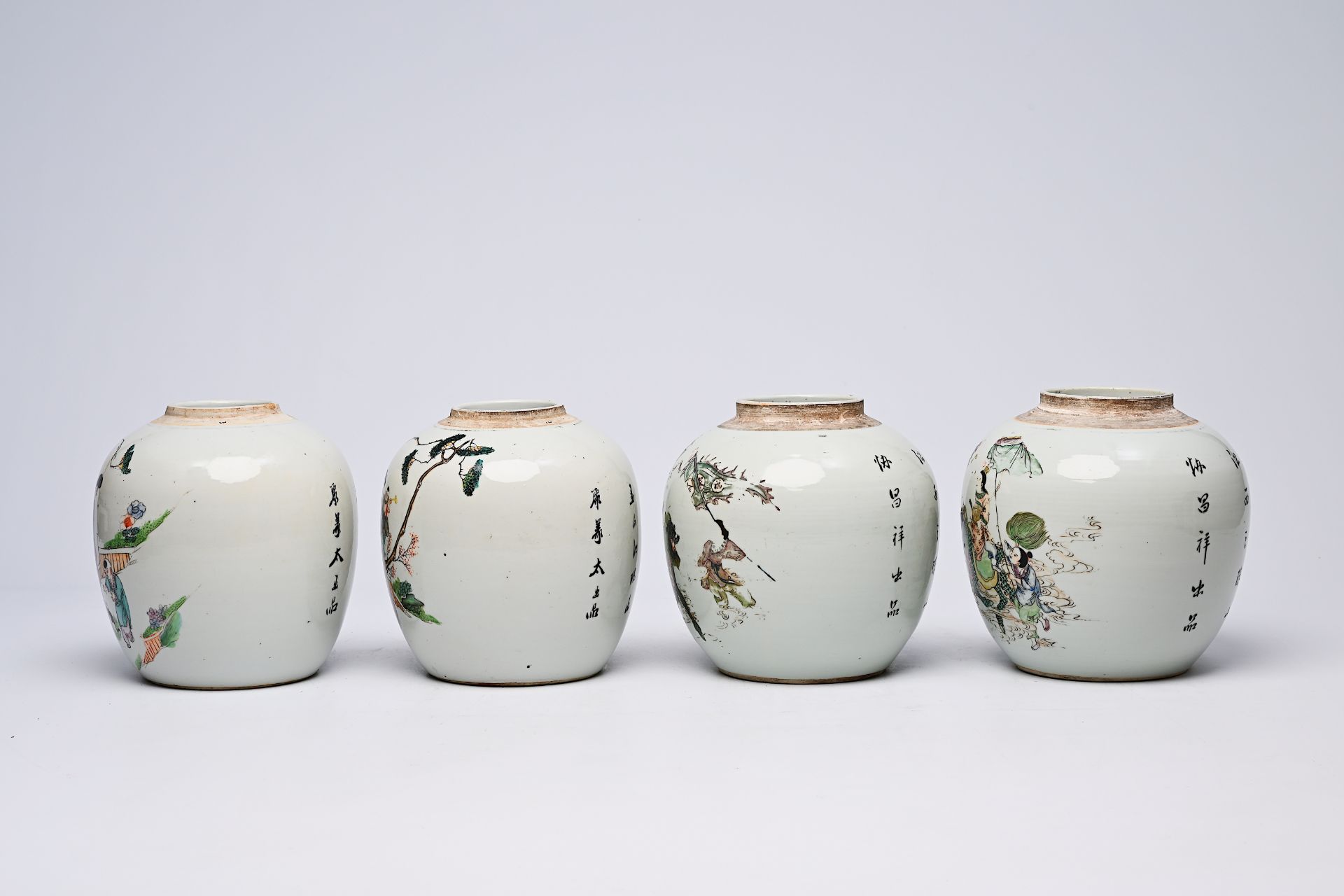 Two pairs of Chinese qianjiang cai jars with the qilin Song Zi and figures in a landscape, 19th/20th - Bild 2 aus 7