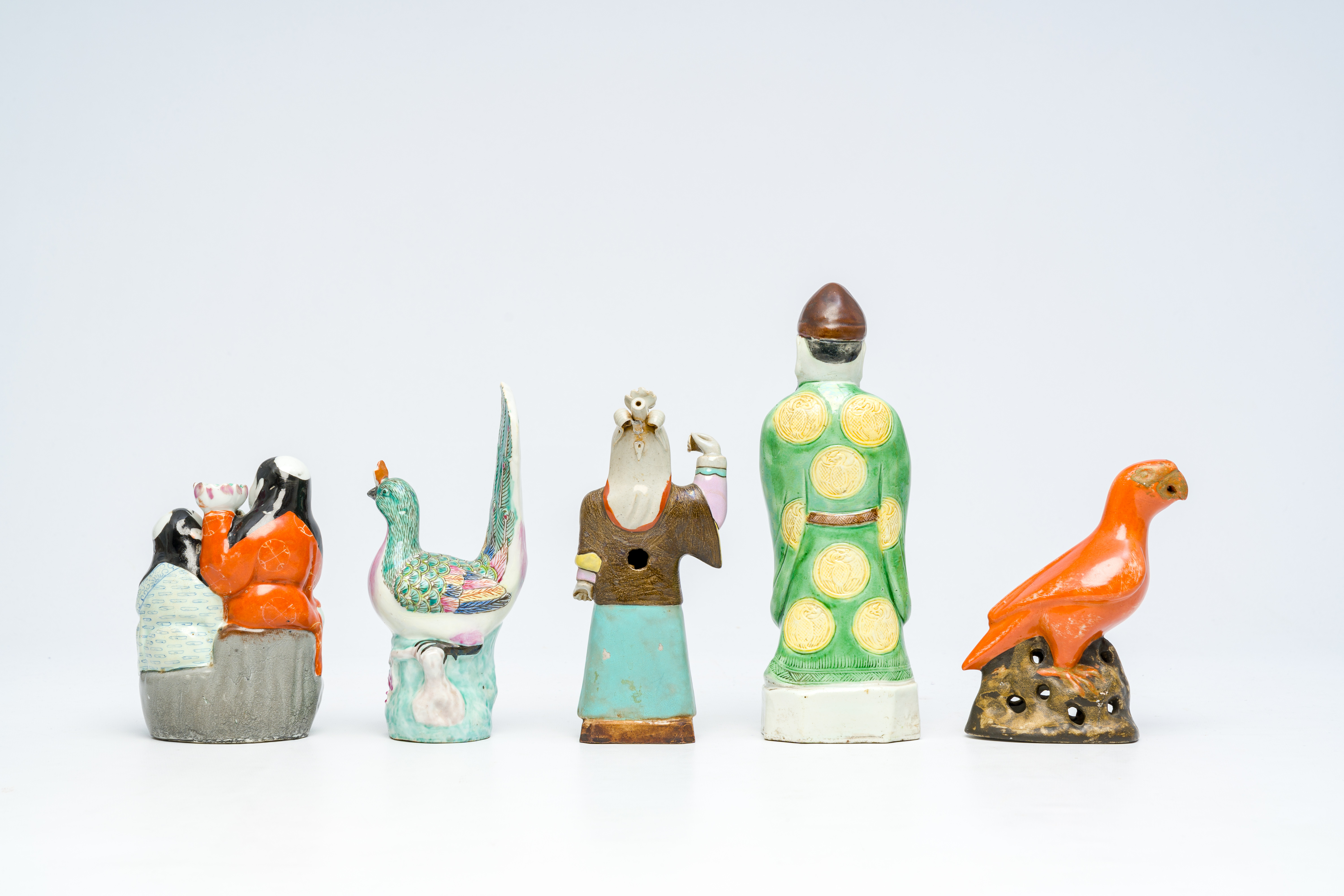 Five various Chinese famille rose and polychrome porcelain figures, 19th/20th C. - Image 3 of 7