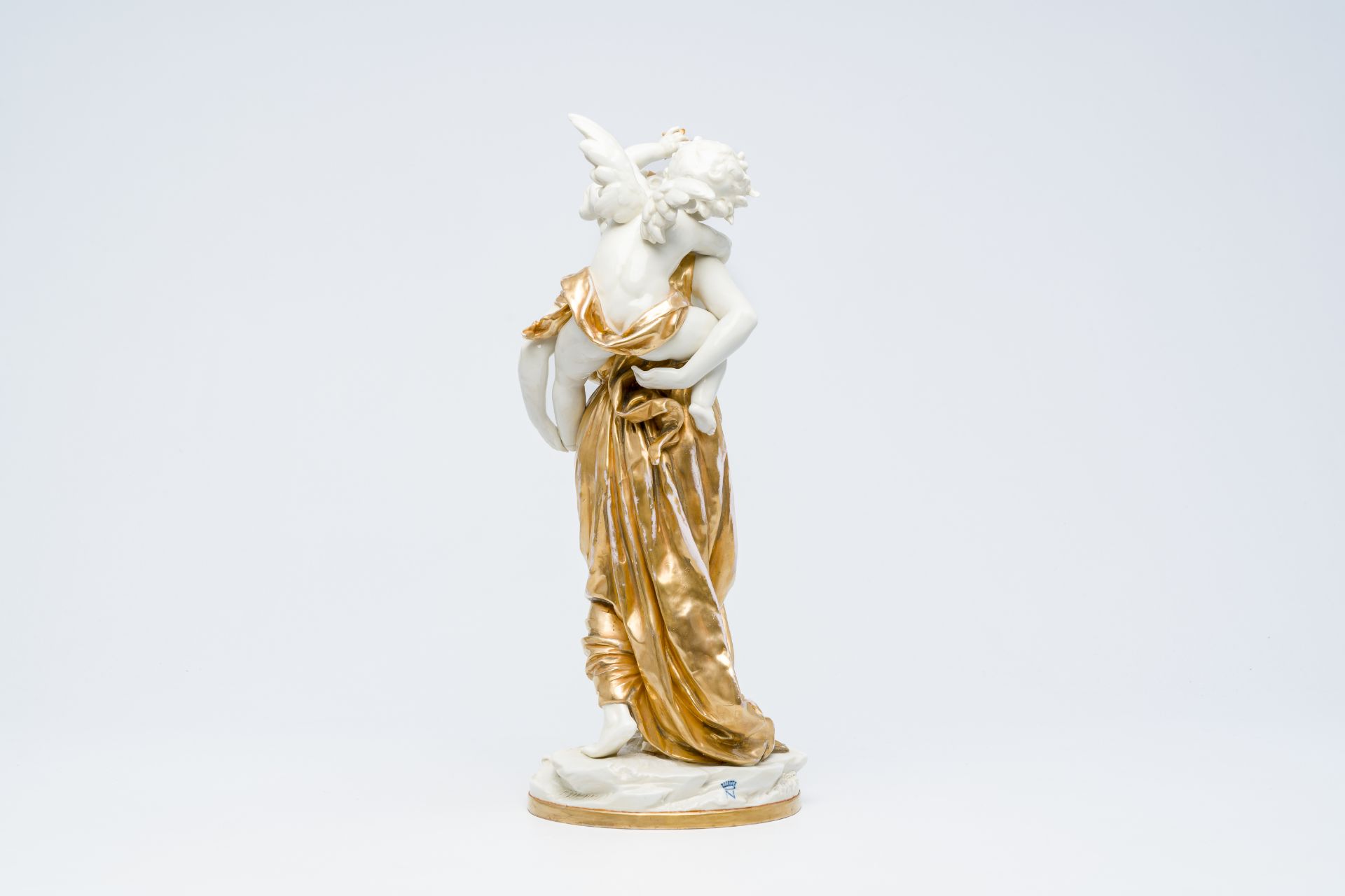 A lady with an angel in partly gilt Capodimonte porcelain, Italy, 20th C. - Bild 4 aus 8