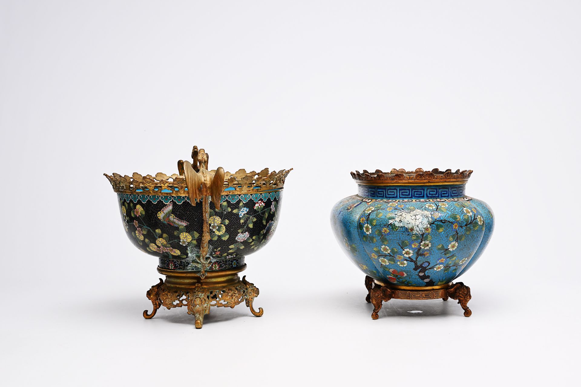 A Chinese cloisonne bowl and a jardiniere with gilt metal mounts, 19th C. - Image 4 of 11