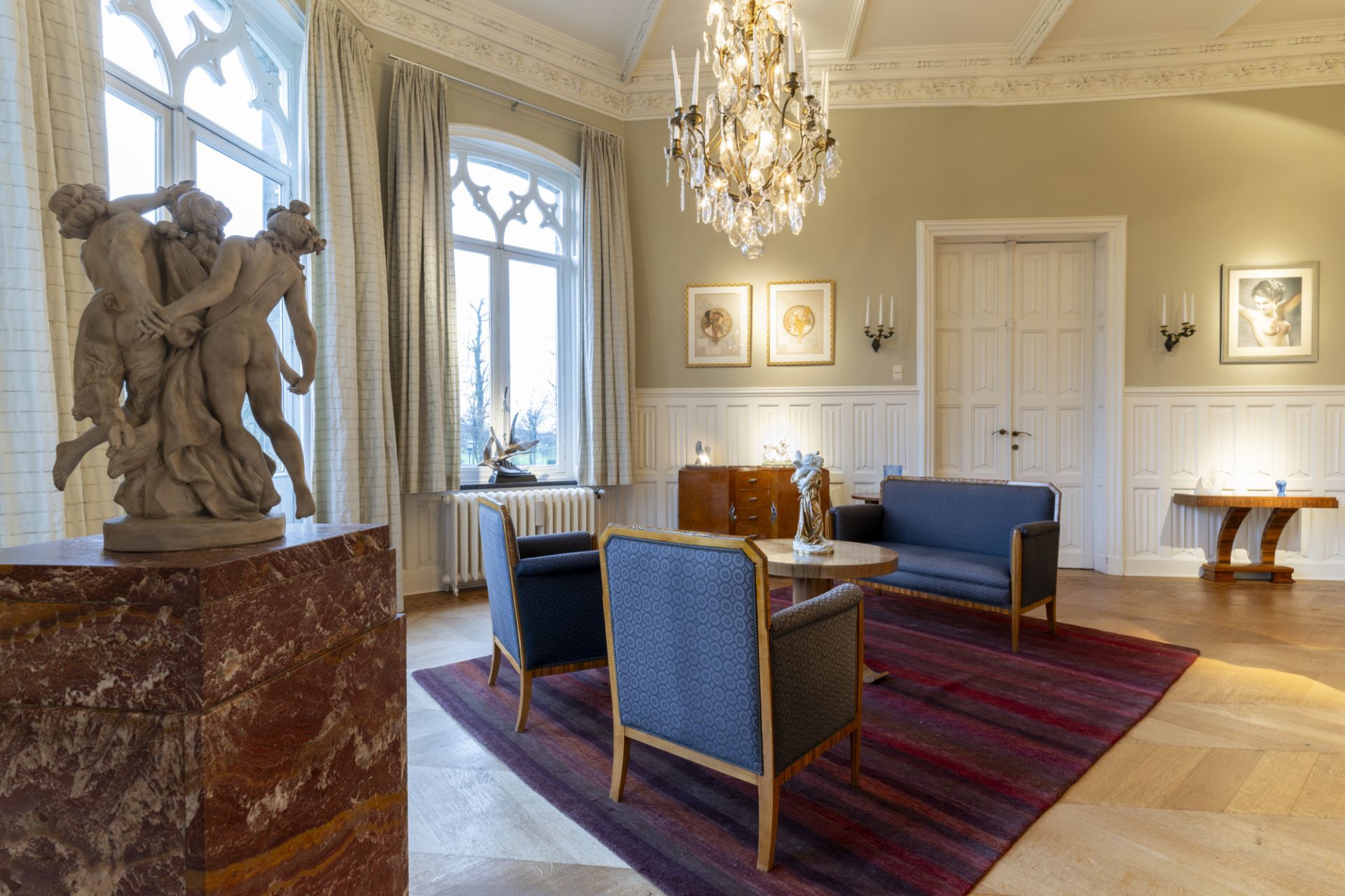 A three-piece Art Deco salon comprising of a sofa and two armchairs with fabric upholstery, first ha - Image 18 of 19