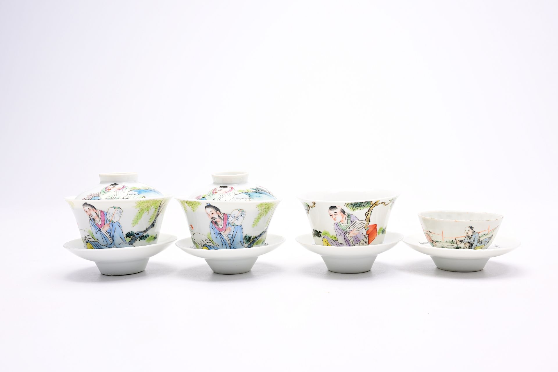 A varied collection of Chinese famille rose and qianjiang cai porcelain, 19th/20th C. - Image 4 of 40