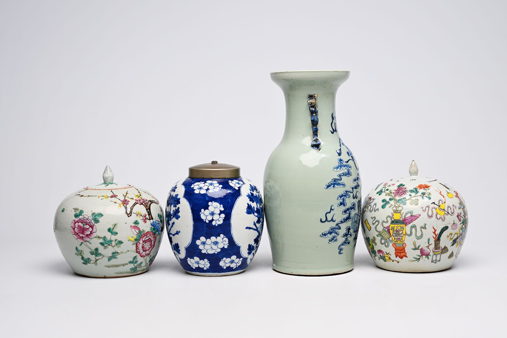 A Chinese blue and white celadon ground 'qilin and phoenix' vase and three famille rose, blue and wh - Bild 7 aus 12